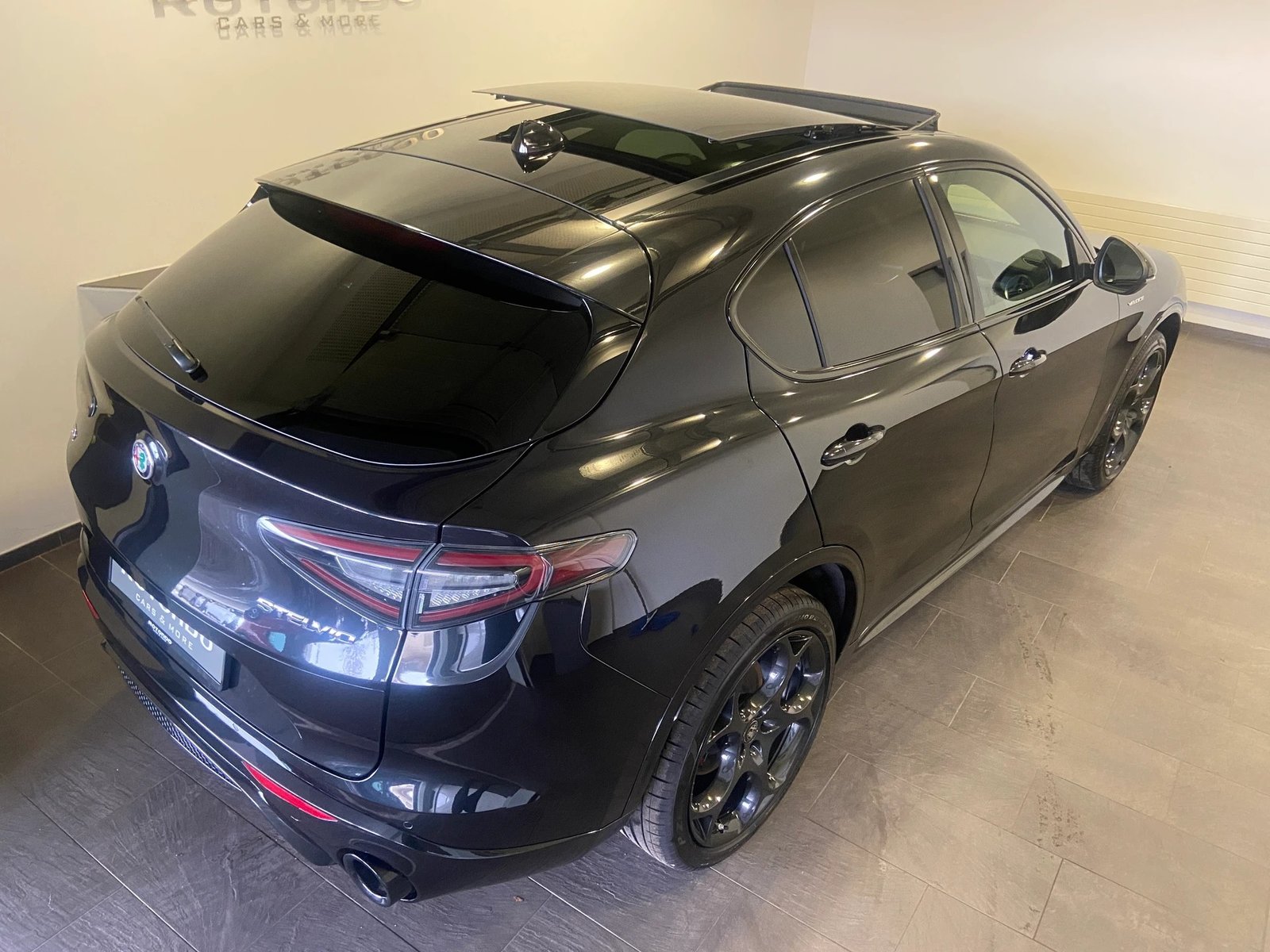 ALFA ROMEO Stelvio 2.0 Veloce Pack Premium Sky Q4 AT8, Benzina, Auto nuove, Automatico - 4