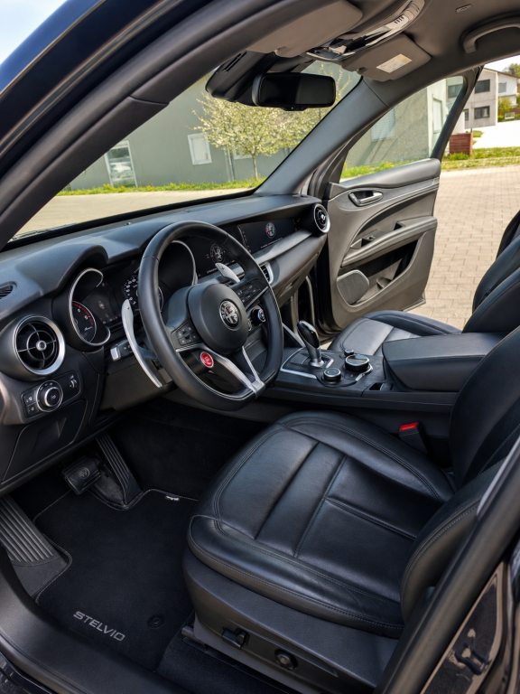 ALFA ROMEO STELVIO 2.0 Q4 280 Executive, Petrol, Second hand / Used, Automatic - 6