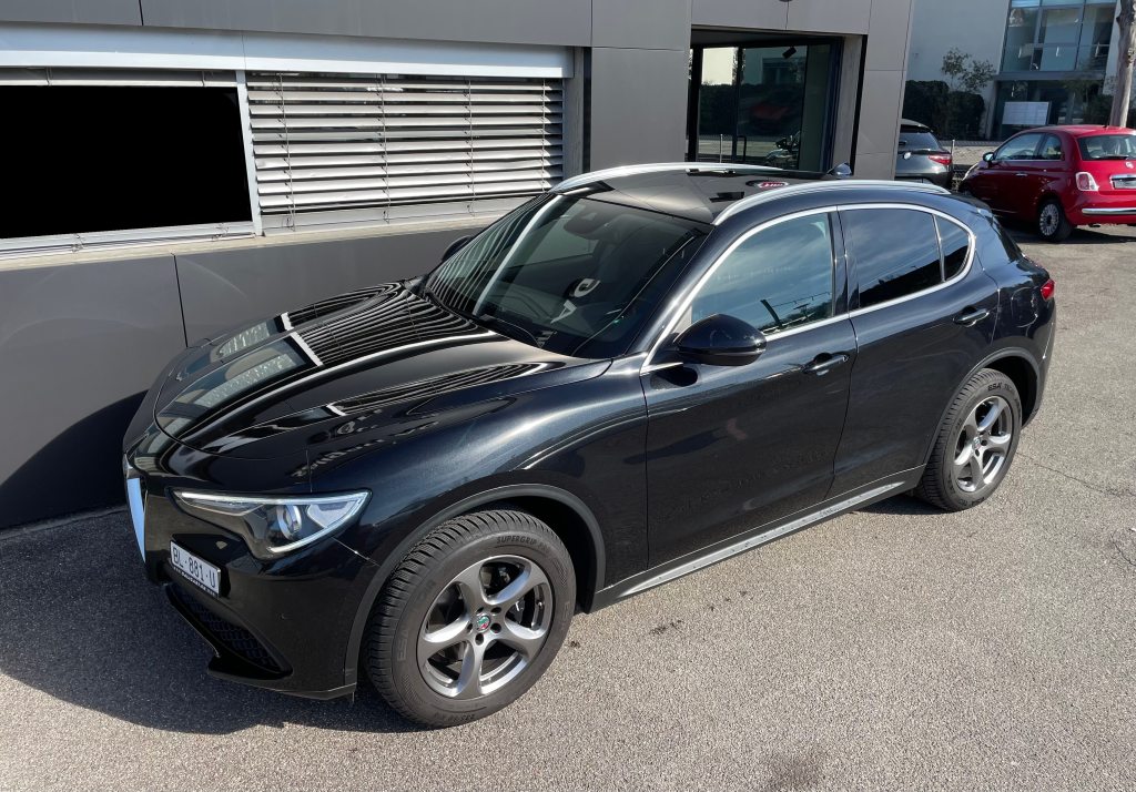 ALFA ROMEO STELVIO 2.0 Q4 280 Executive, Petrol, Second hand / Used, Automatic - 4