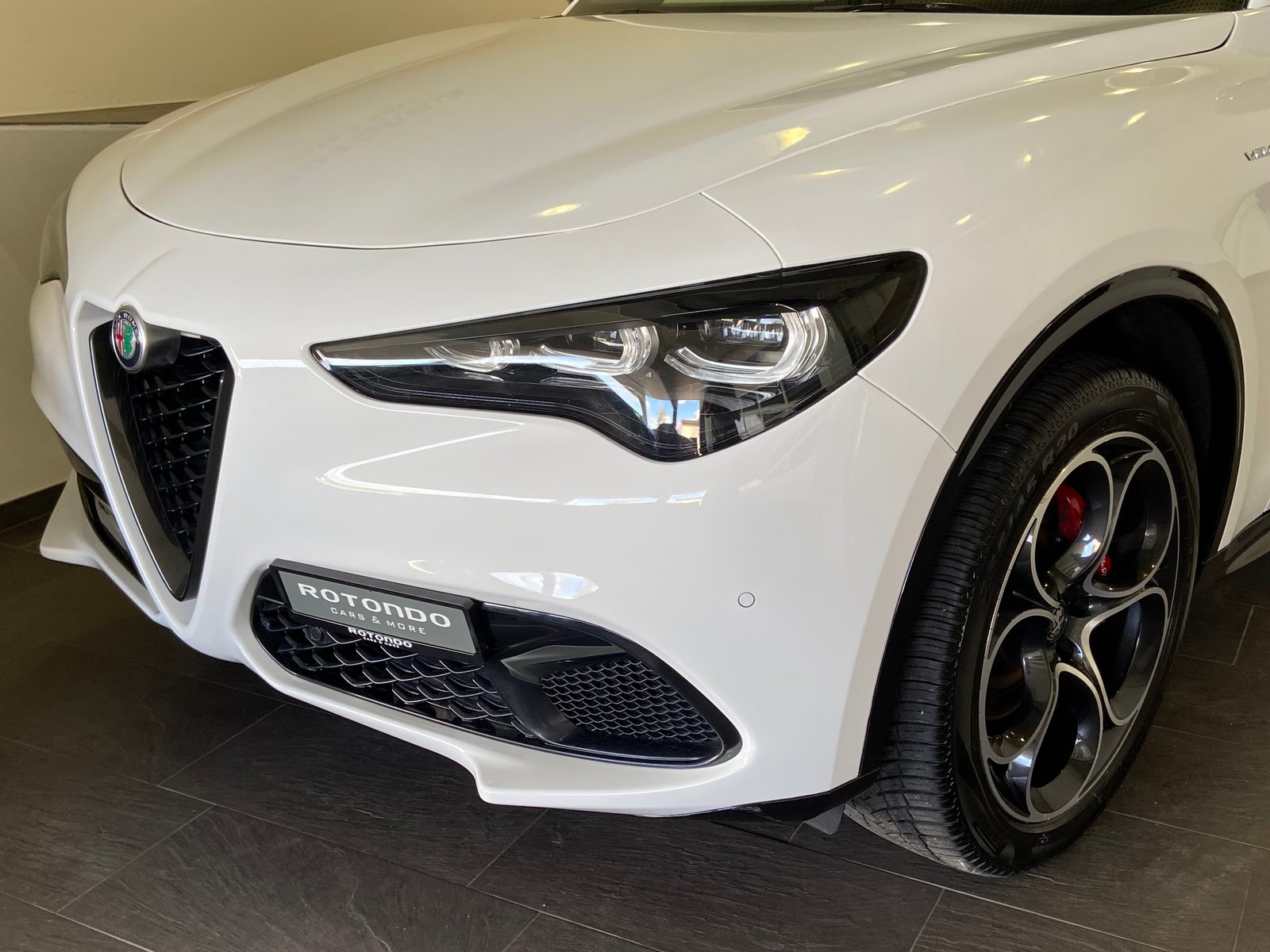 ALFA ROMEO Stelvio 2.0 Veloce Premium Tech Q4 AT8, Petrol, Second hand / Used, Automatic - 3