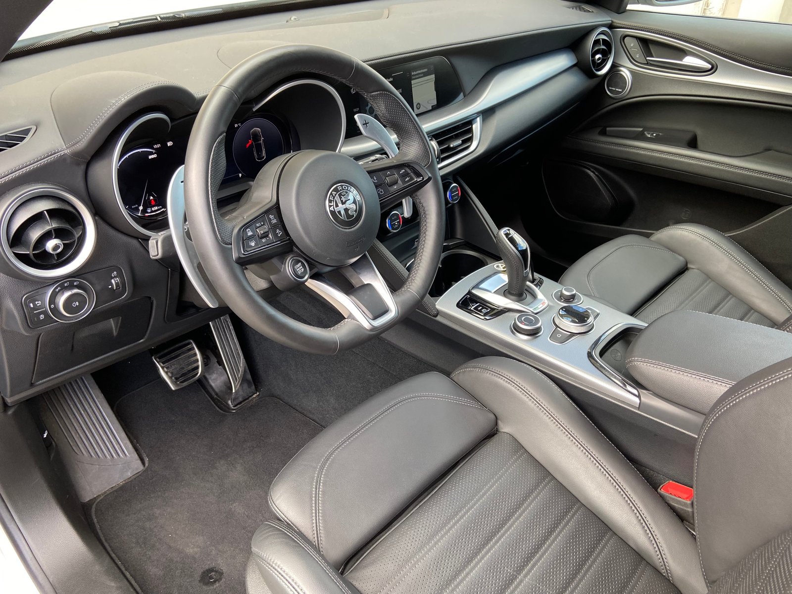 ALFA ROMEO Stelvio 2.0 Veloce Premium Tech Q4 AT8, Petrol, Second hand / Used, Automatic - 5