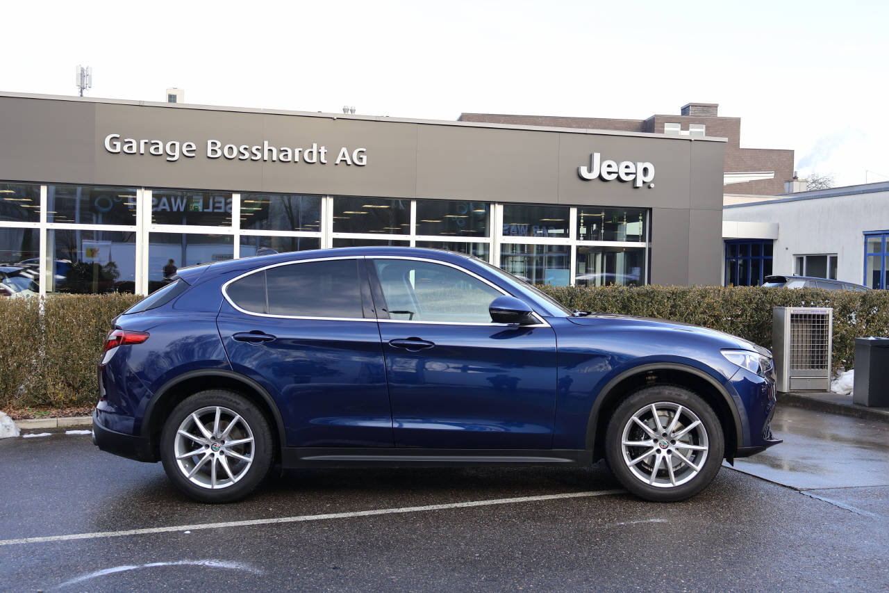 ALFA ROMEO Stelvio 2.0 Q4 280 First Edition, Benzin, Occasion / Gebraucht, Automatik - 2