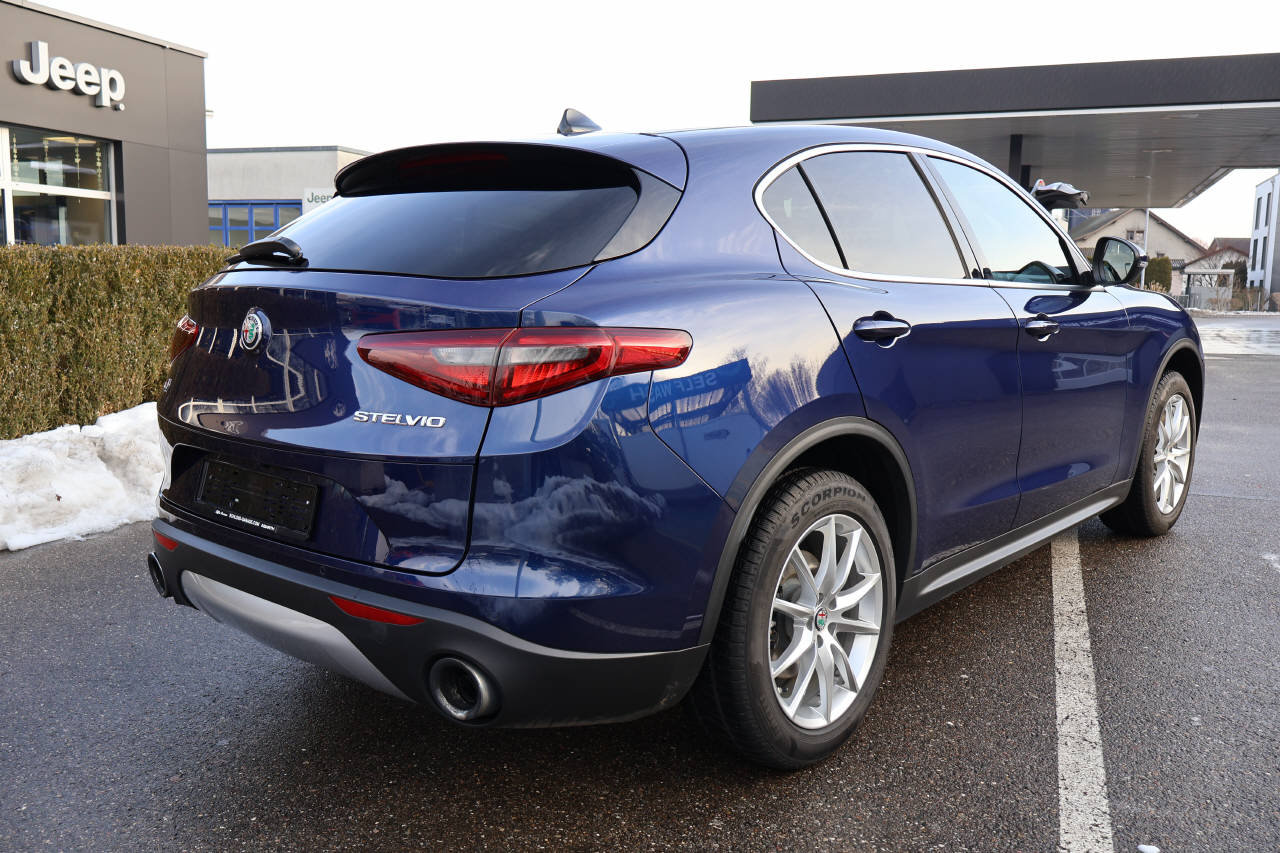 ALFA ROMEO Stelvio 2.0 Q4 280 First Edition, Benzin, Occasion / Gebraucht, Automatik - 3