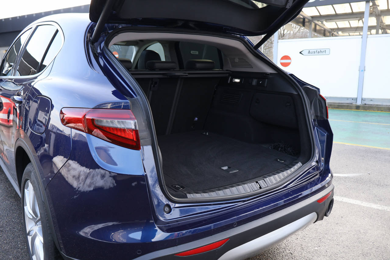 ALFA ROMEO Stelvio 2.0 Q4 280 First Edition, Benzin, Occasion / Gebraucht, Automatik - 5