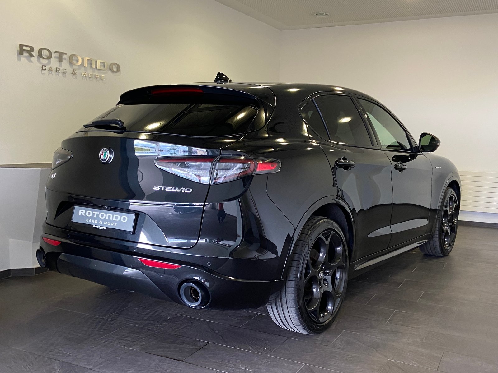 ALFA ROMEO Stelvio 2.0 Veloce Pack Premium Sky Q4 AT8, Benzina, Occasioni / Usate, Automatico - 2