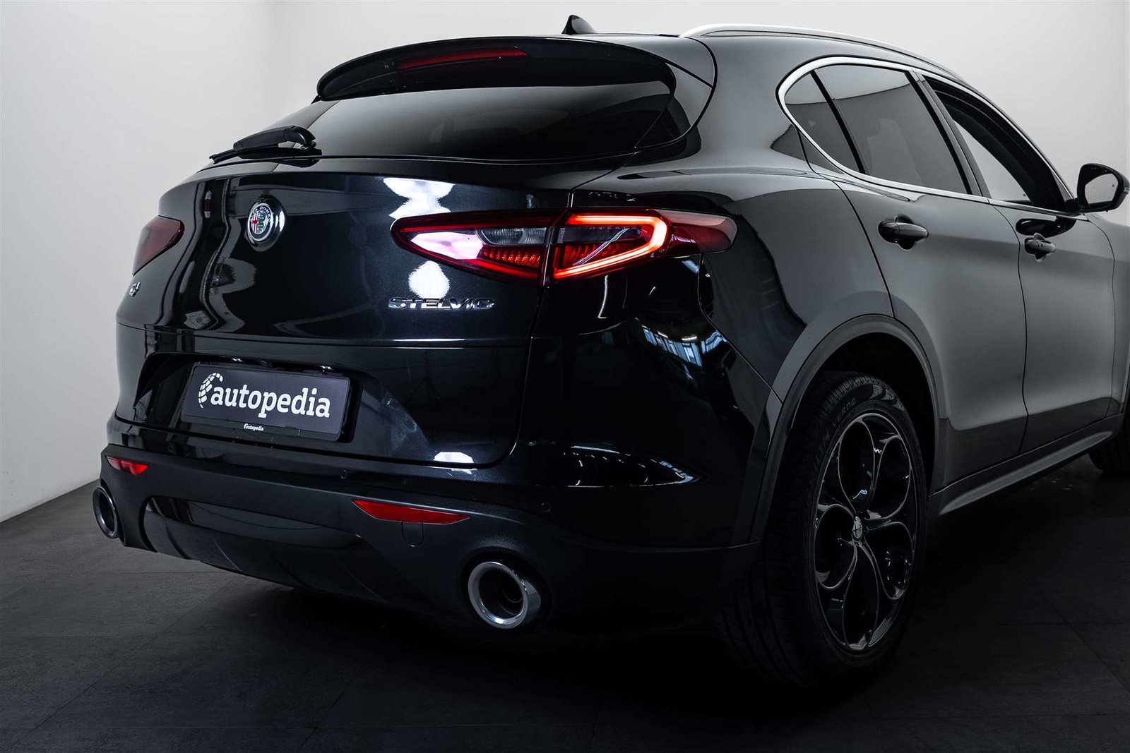 ALFA ROMEO Stelvio 2.0 Executive Q4 Automatic, Essence, Occasion / Utilisé, Automatique - 4