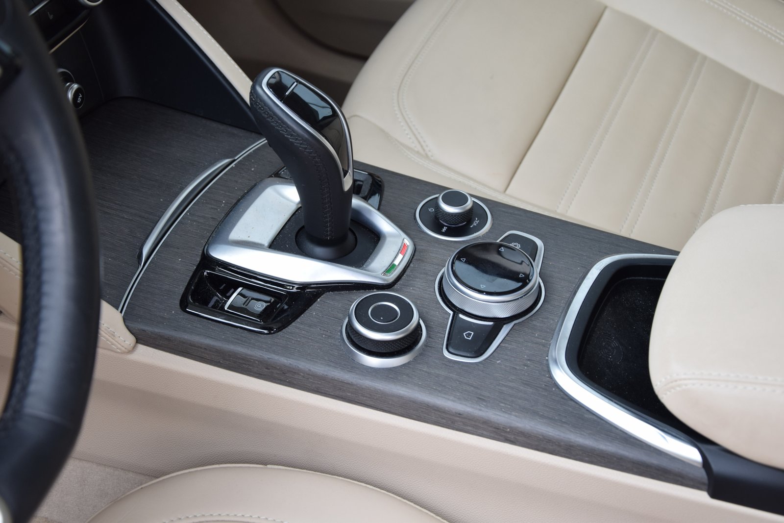 ALFA ROMEO Stelvio 2.0 6C Villa D'este Q4 Automatic, Benzin, Occasion / Gebraucht, Automatik - 7