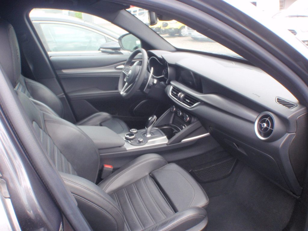 ALFA ROMEO STELVIO 2.0 Q4 280 Super, Petrol, Second hand / Used, Automatic - 5