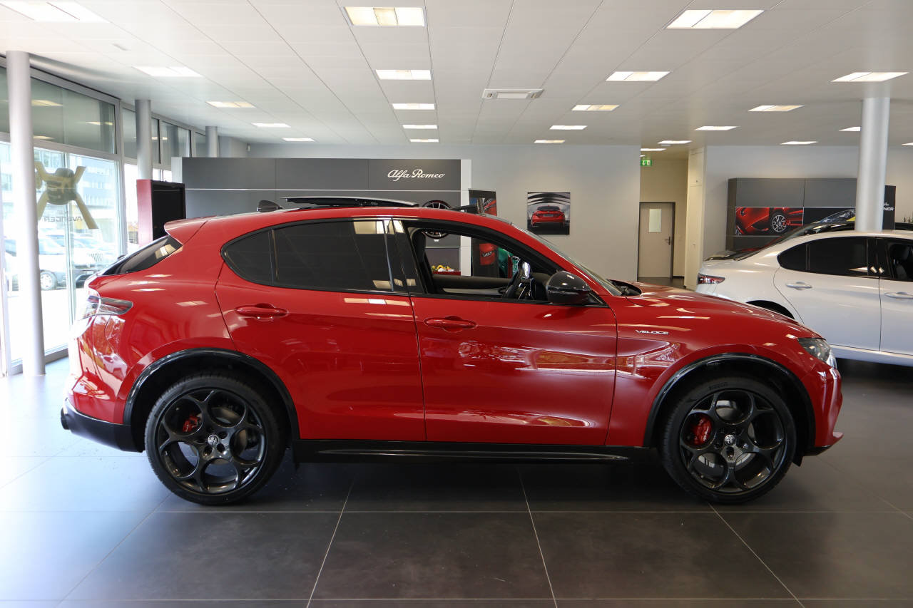 ALFA ROMEO Stelvio 2.0 Q4 280 Veloce, Petrol, Ex-demonstrator, Automatic - 2
