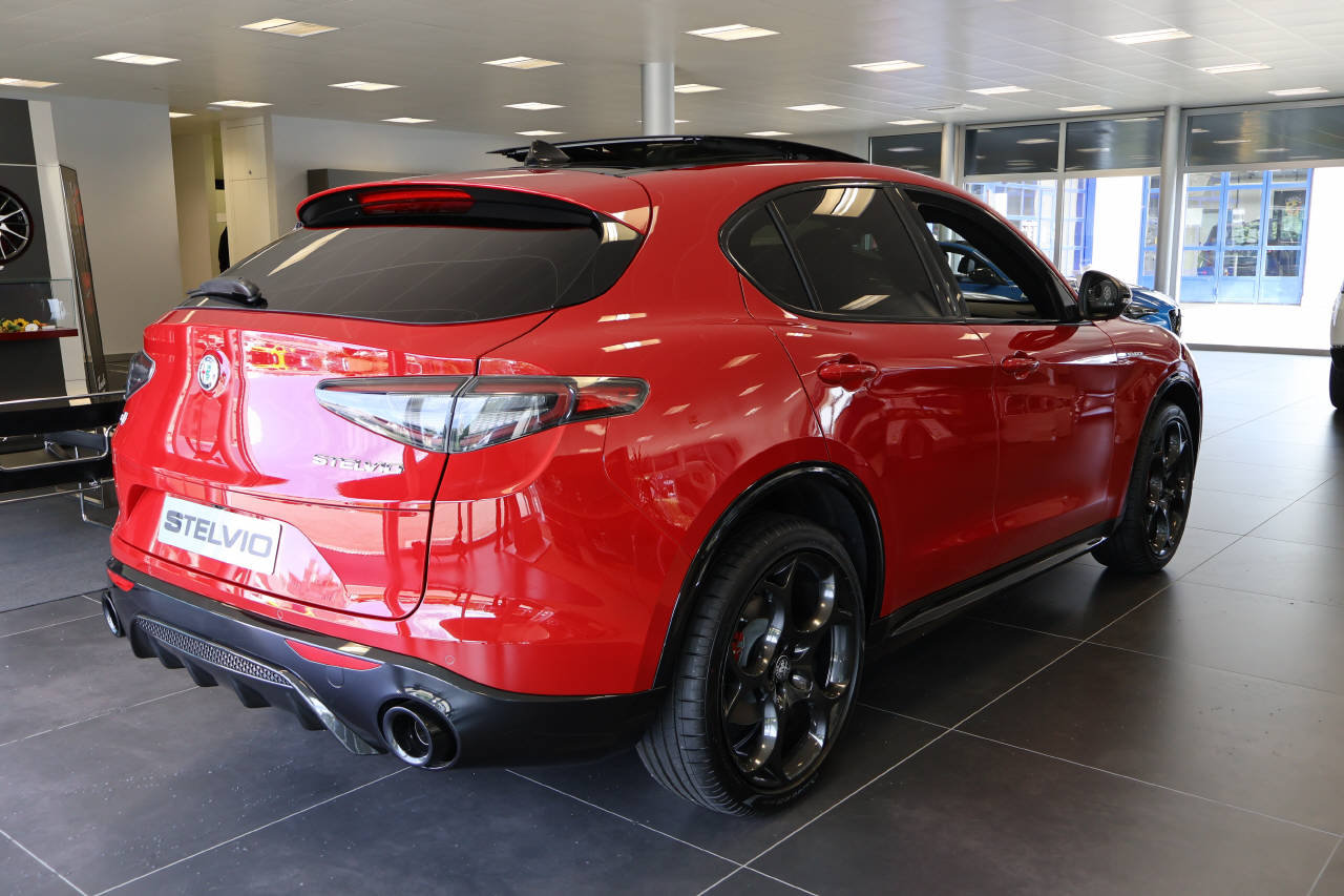 ALFA ROMEO Stelvio 2.0 Q4 280 Veloce, Petrol, Ex-demonstrator, Automatic - 3