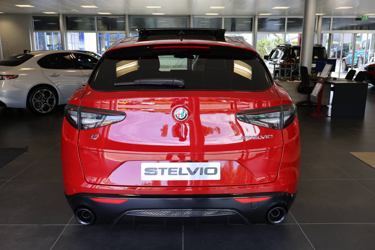 ALFA ROMEO Stelvio 2.0 Q4 280 Veloce, Petrol, Ex-demonstrator, Automatic - 4