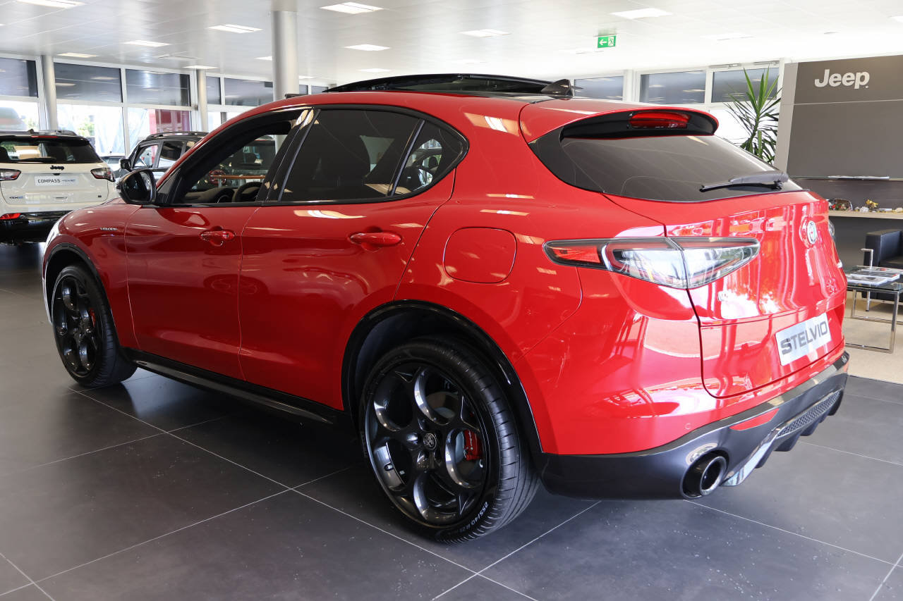 ALFA ROMEO Stelvio 2.0 Q4 280 Veloce, Petrol, Ex-demonstrator, Automatic - 6