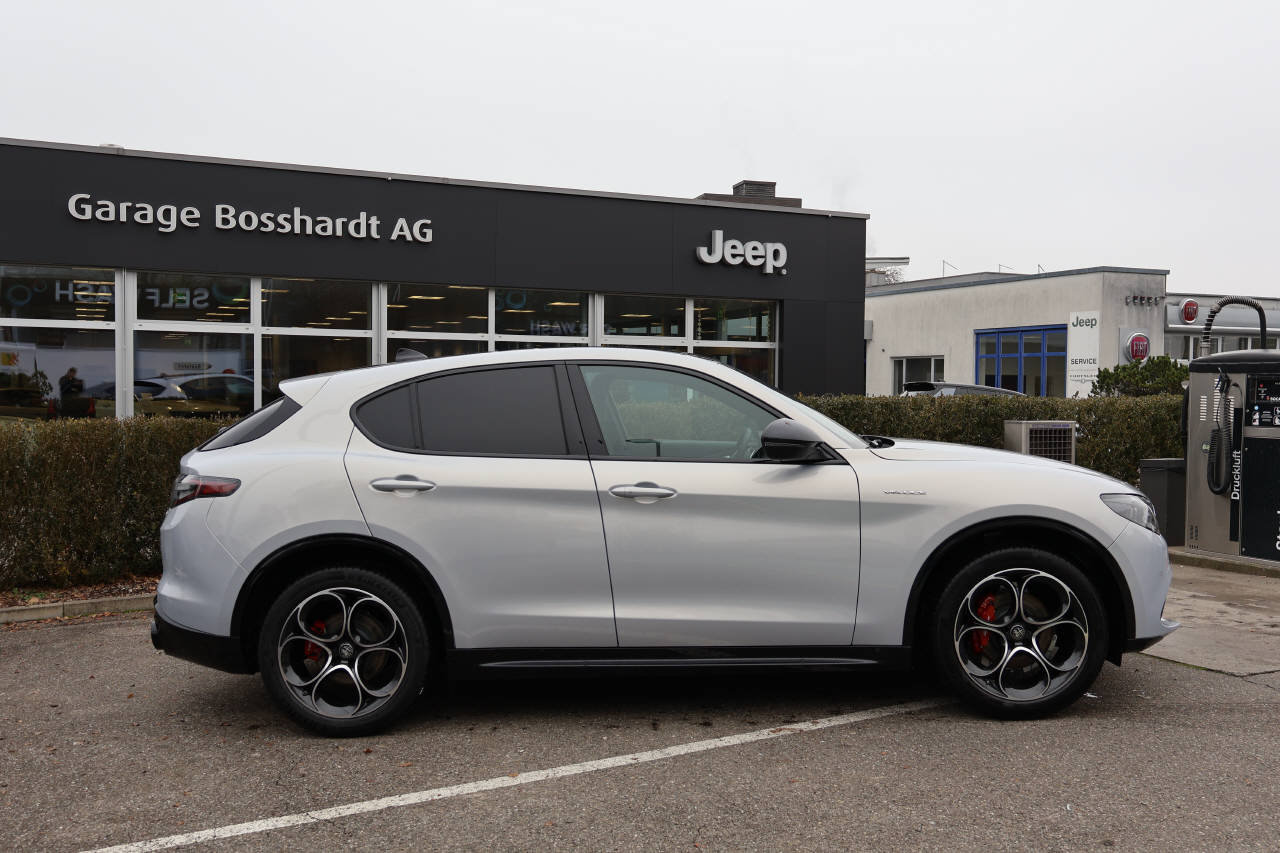 ALFA ROMEO Stelvio 2.0 Q4 280 Veloce, Essence, Voiture nouvelle, Automatique - 2