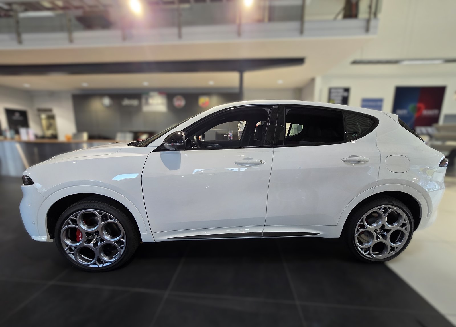 ALFA ROMEO Tonale 1.3 Plug-in-Hybrid Q4 Tributo Italiano, Plug-in-Hybrid Benzin/Elektro, Neuwagen, Automatik - 2