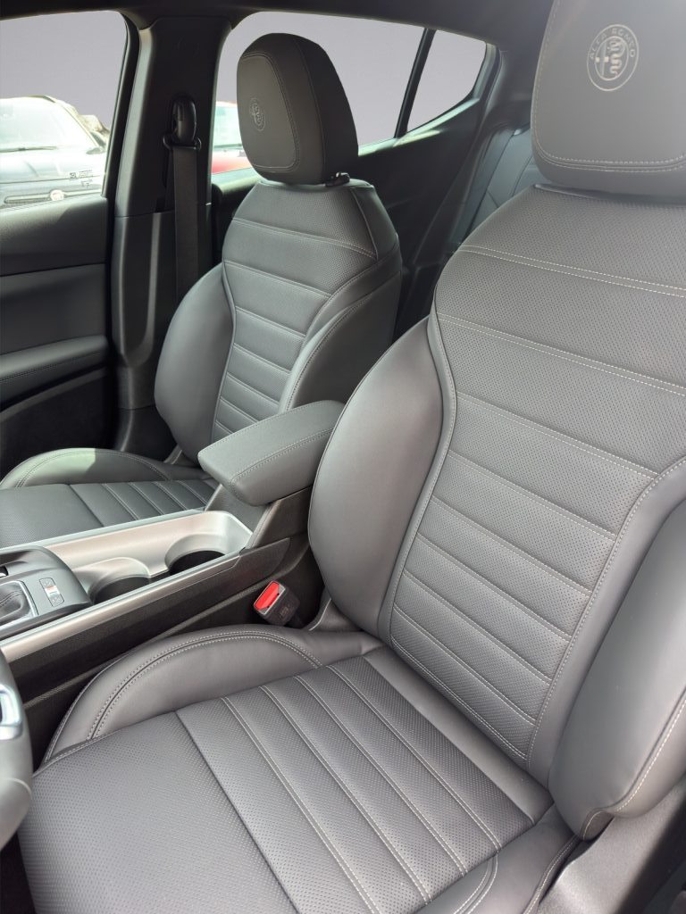 ALFA ROMEO TONALE 1.5 Veloce, Mild-Hybrid Petrol/Electric, New car, Automatic - 7