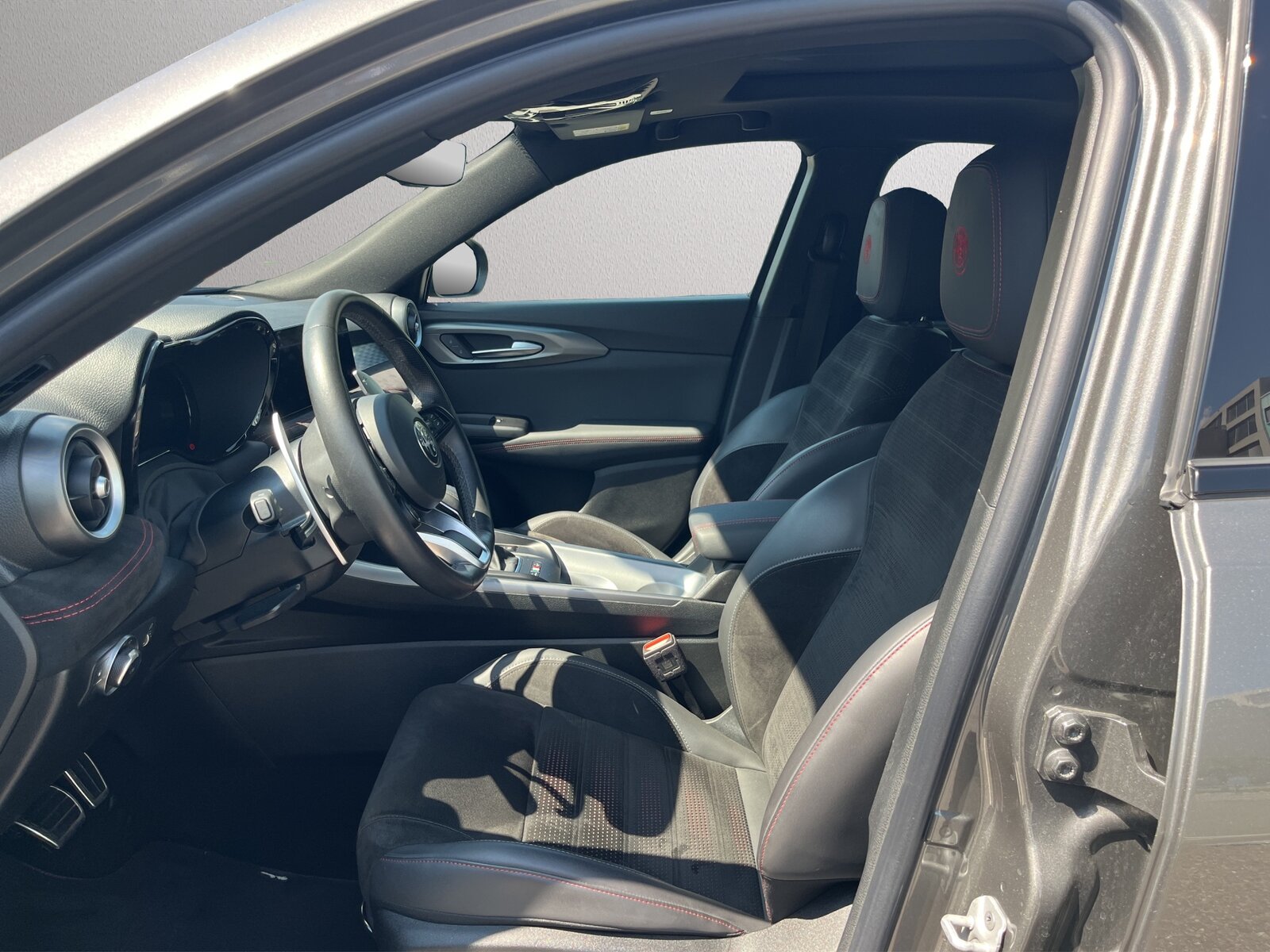 ALFA ROMEO Tonale 1.3 Plug-in-Hybrid Q4 Veloce Pack Premium, Plug-in-Hybrid Benzin/Elektro, Occasion / Gebraucht, Automatik - 4