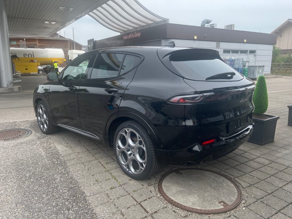 ALFA ROMEO TONALE 1.5 Veloce, Mild-Hybrid Petrol/Electric, Second hand / Used, Automatic - 4