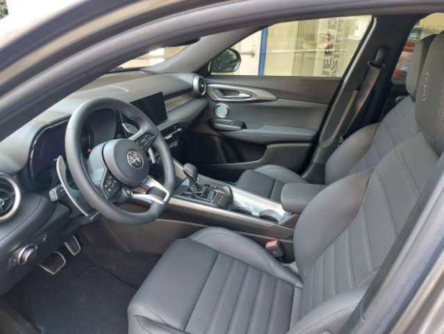 ALFA ROMEO TONALE PHEV Q4 Ti P. Prem, Plug-in-Hybrid Petrol/Electric, Ex-demonstrator, Automatic - 3