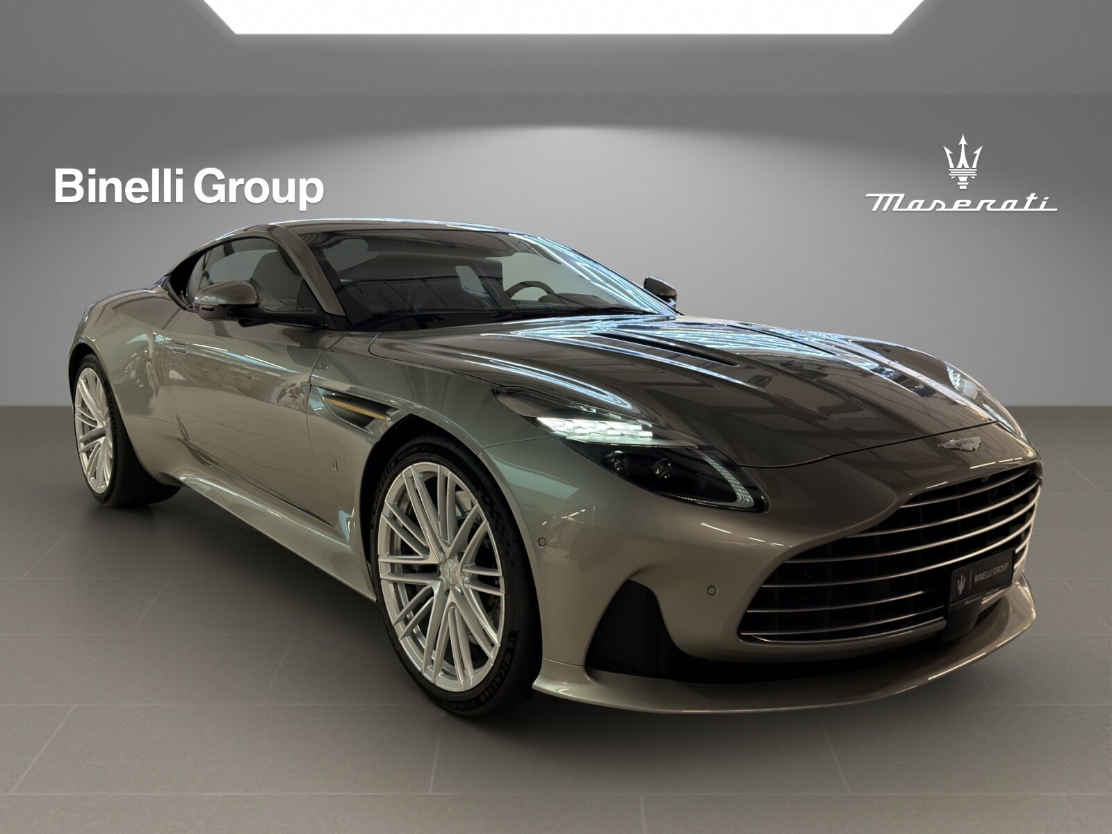 ASTON MARTIN Coupé 4.0 V8 Bi-Turbo 1 of 60 Goldfinger Edition, Benzin, Occasion / Gebraucht, Automatik - 7