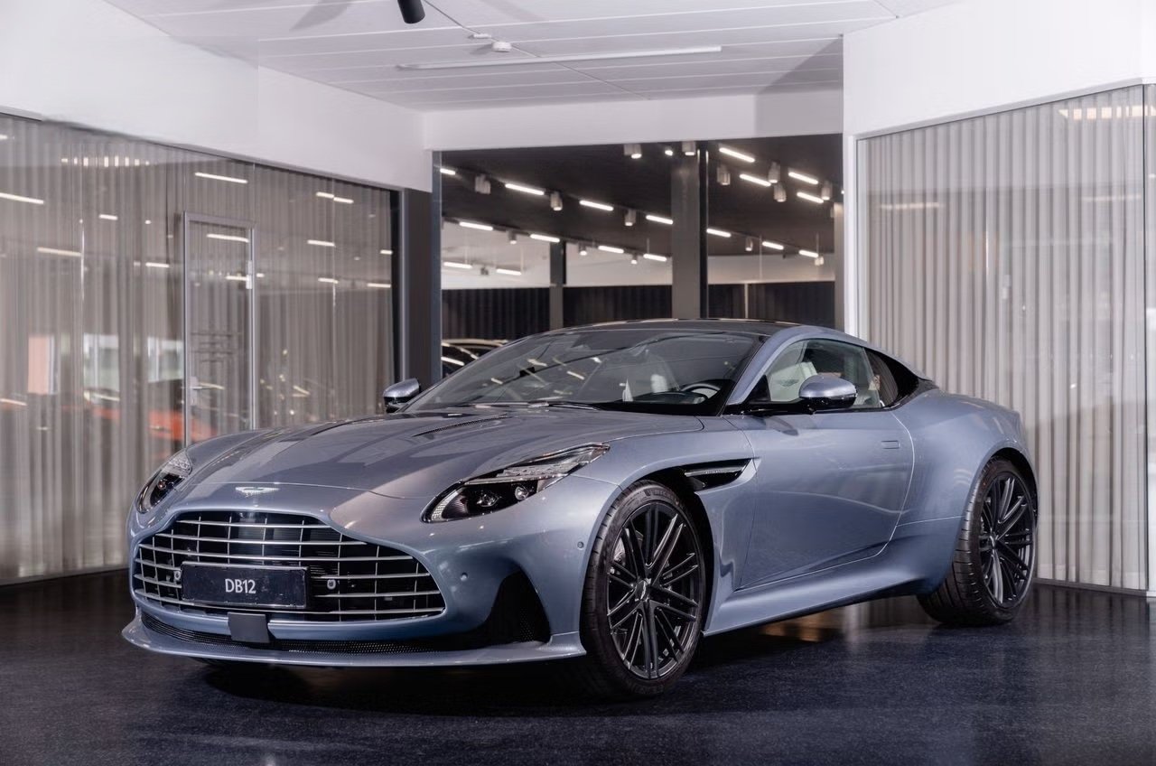ASTON MARTIN Coupé Supertourer 4.0 V8 680 PS