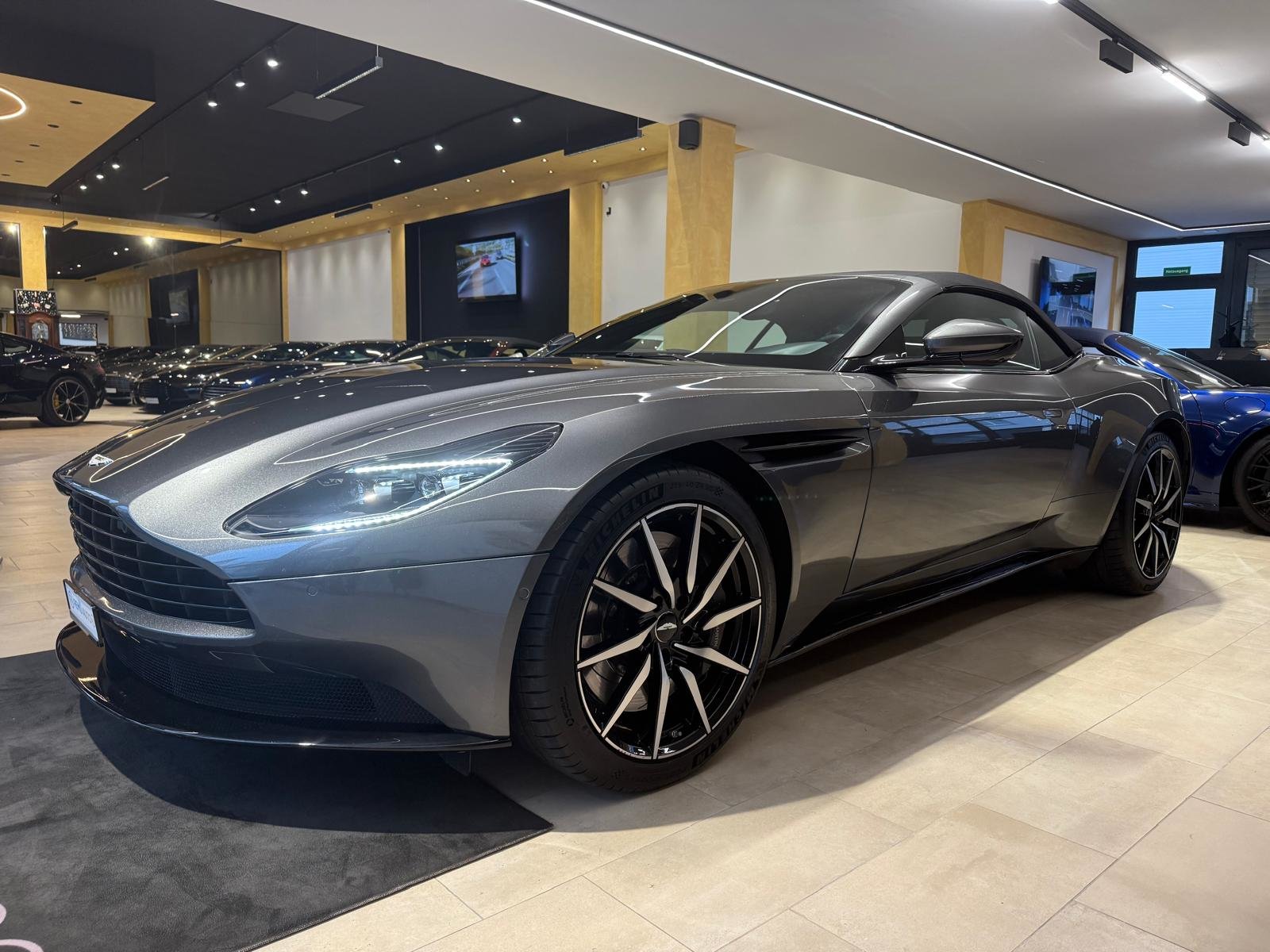 ASTON MARTIN DB11