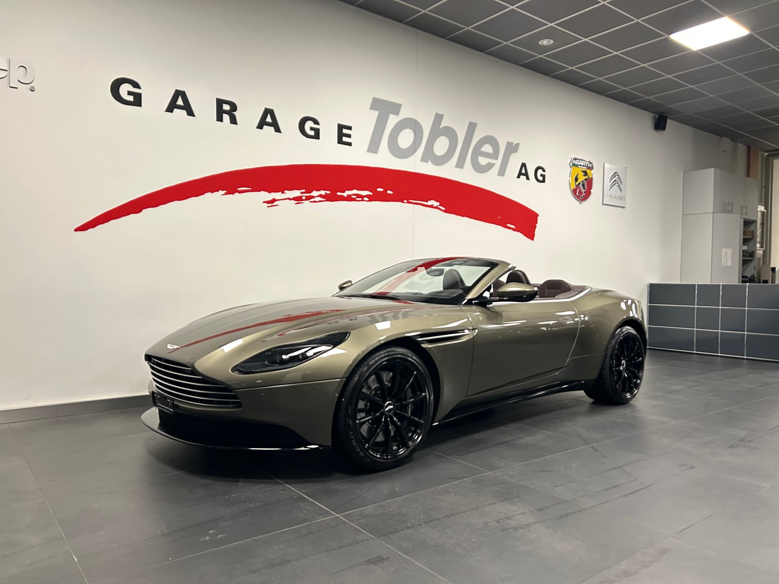 ASTON MARTIN DB11 V8 Volante Touchtronic 3