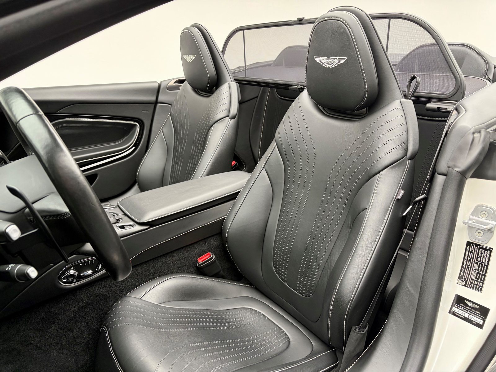 ASTON MARTIN DB11 Volante 4.0 V8 Bi-Turbo, Essence, Occasion / Utilisé, Automatique - 6
