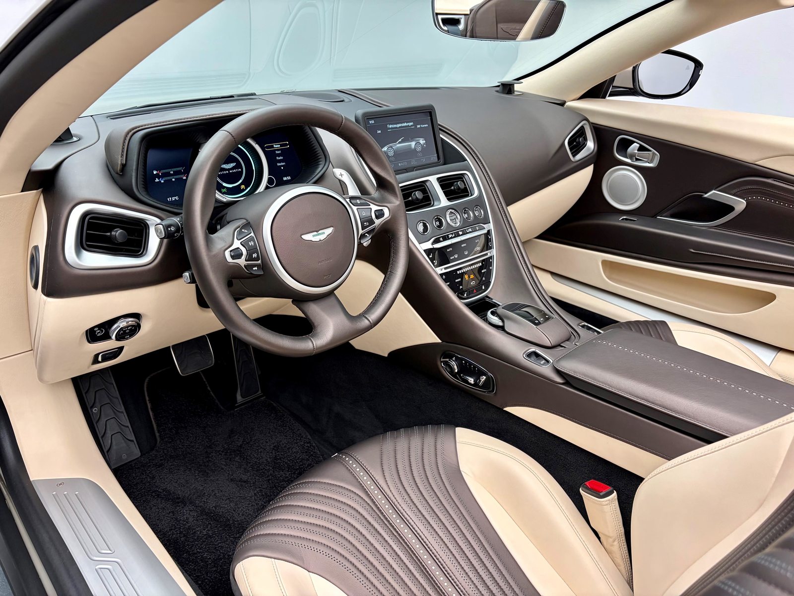 ASTON MARTIN DB11 Volante 4.0 V8 Bi-Turbo, Petrol, Second hand / Used, Automatic - 4