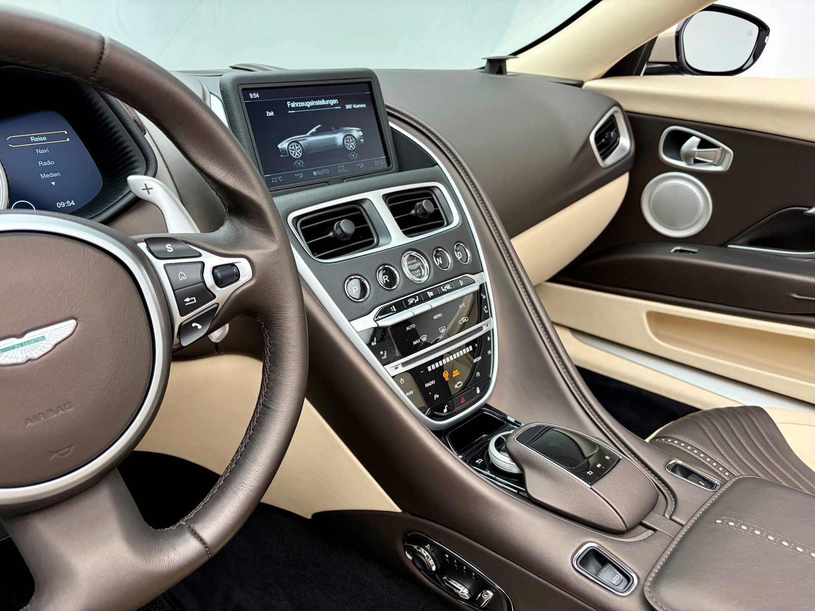 ASTON MARTIN DB11 Volante 4.0 V8 Bi-Turbo, Petrol, Second hand / Used, Automatic - 7