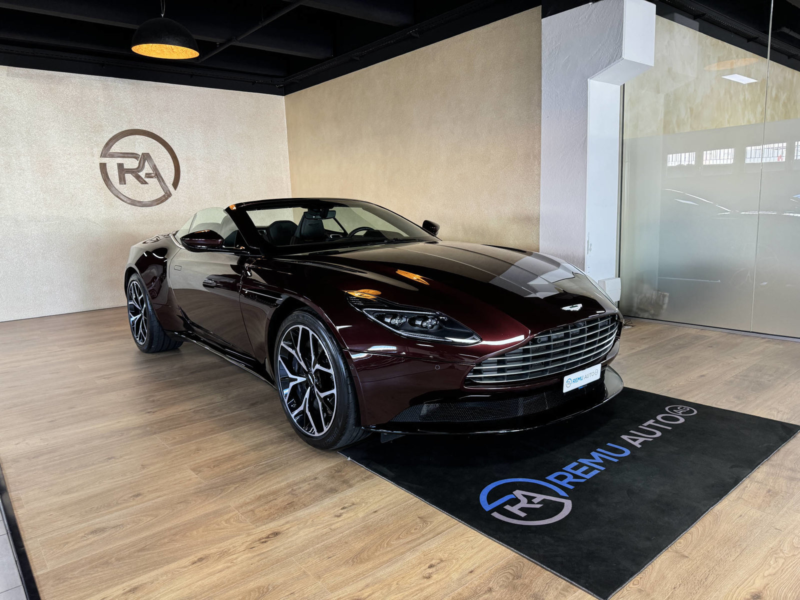 ASTON MARTIN DB11 V8 Volante Touchtronic 3