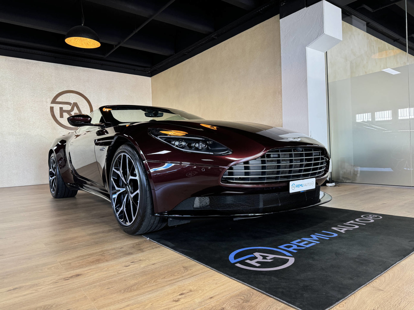 ASTON MARTIN DB11 V8 Volante Touchtronic 3, Essence, Occasion / Utilisé, Automatique - 2