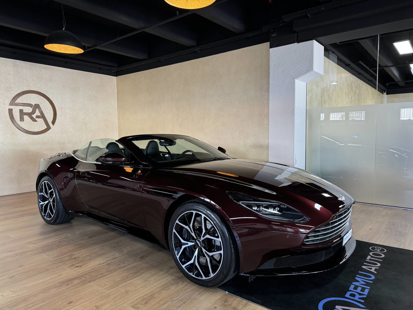 ASTON MARTIN DB11 V8 Volante Touchtronic 3, Essence, Occasion / Utilisé, Automatique - 3