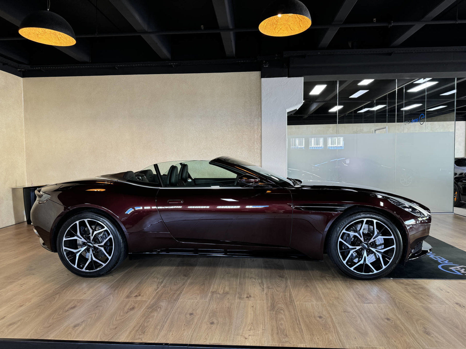ASTON MARTIN DB11 V8 Volante Touchtronic 3, Essence, Occasion / Utilisé, Automatique - 4