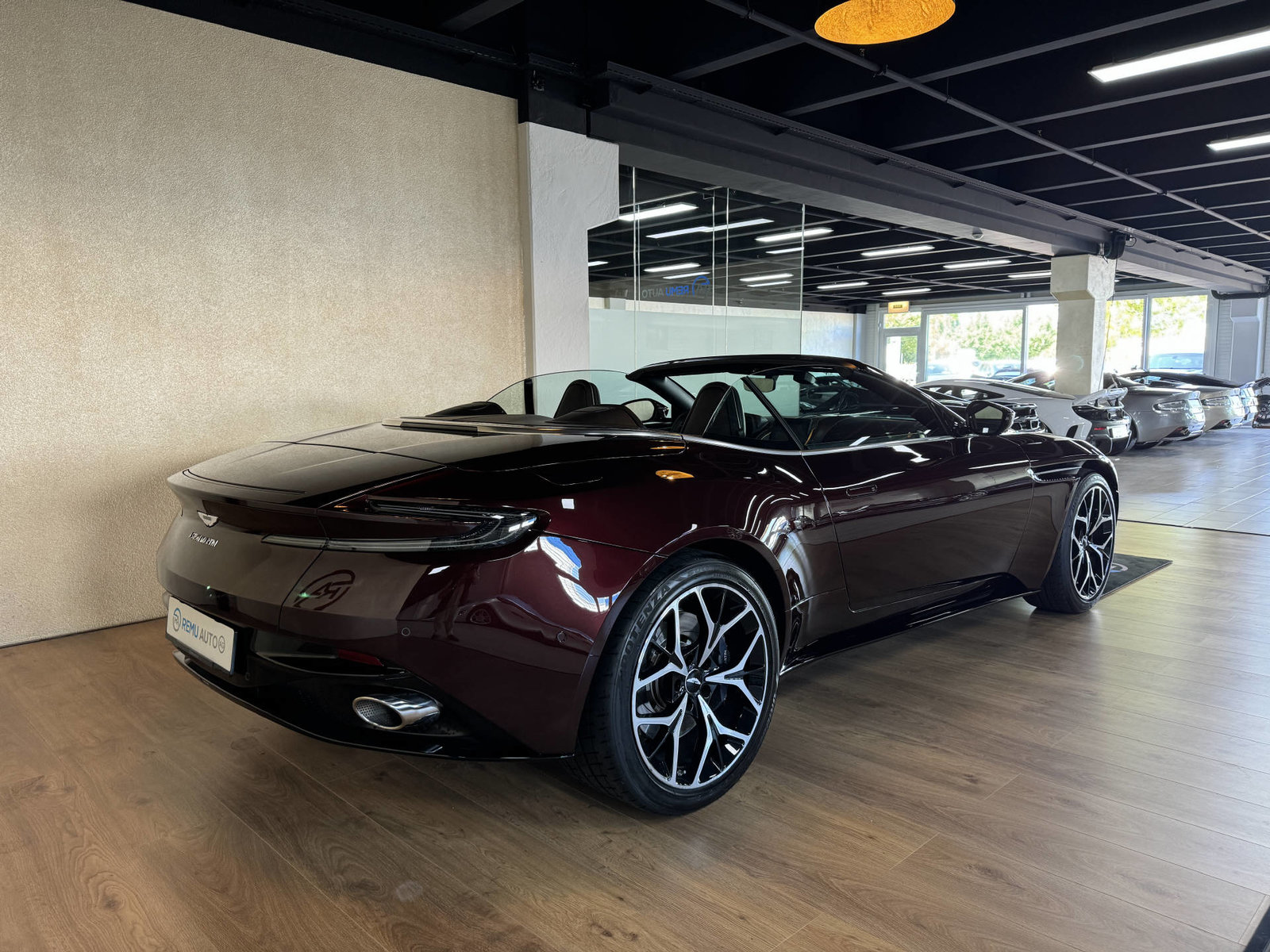 ASTON MARTIN DB11 V8 Volante Touchtronic 3, Essence, Occasion / Utilisé, Automatique - 5