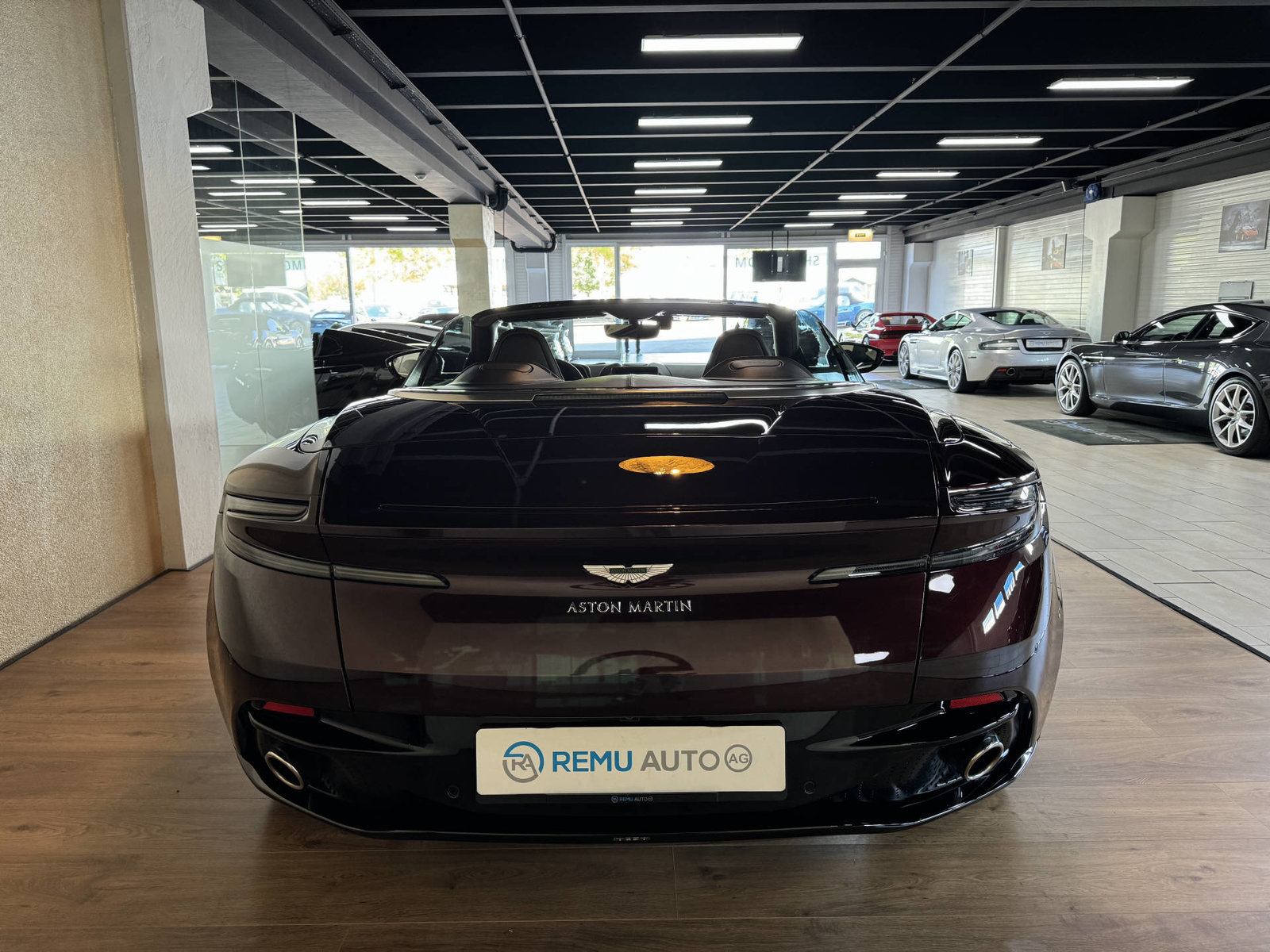ASTON MARTIN DB11 V8 Volante Touchtronic 3, Essence, Occasion / Utilisé, Automatique - 6