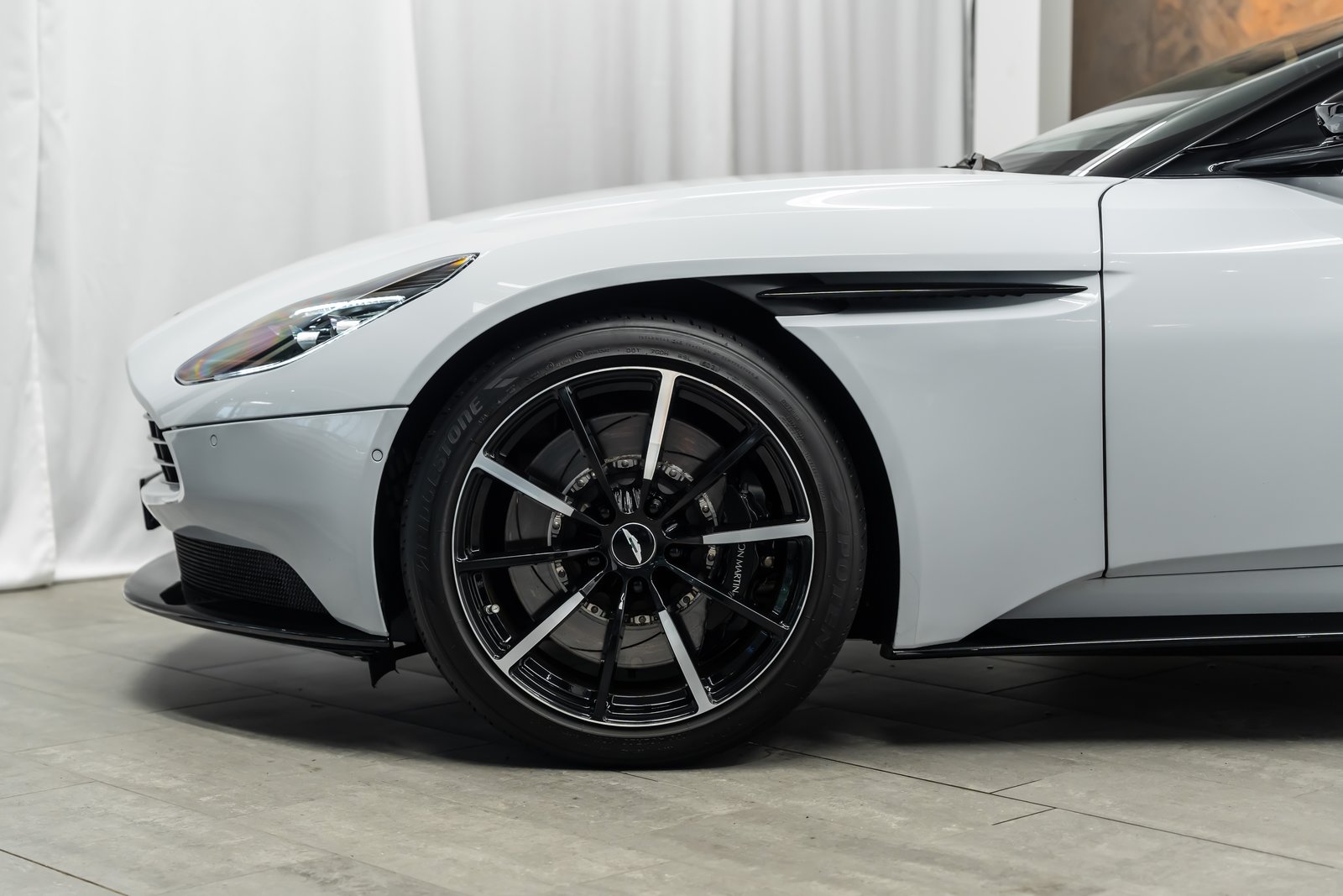 ASTON MARTIN DB11 V8 Volante Touchtronic 3 *Jewellery Satin, Essence, Occasion / Utilisé, Automatique - 3