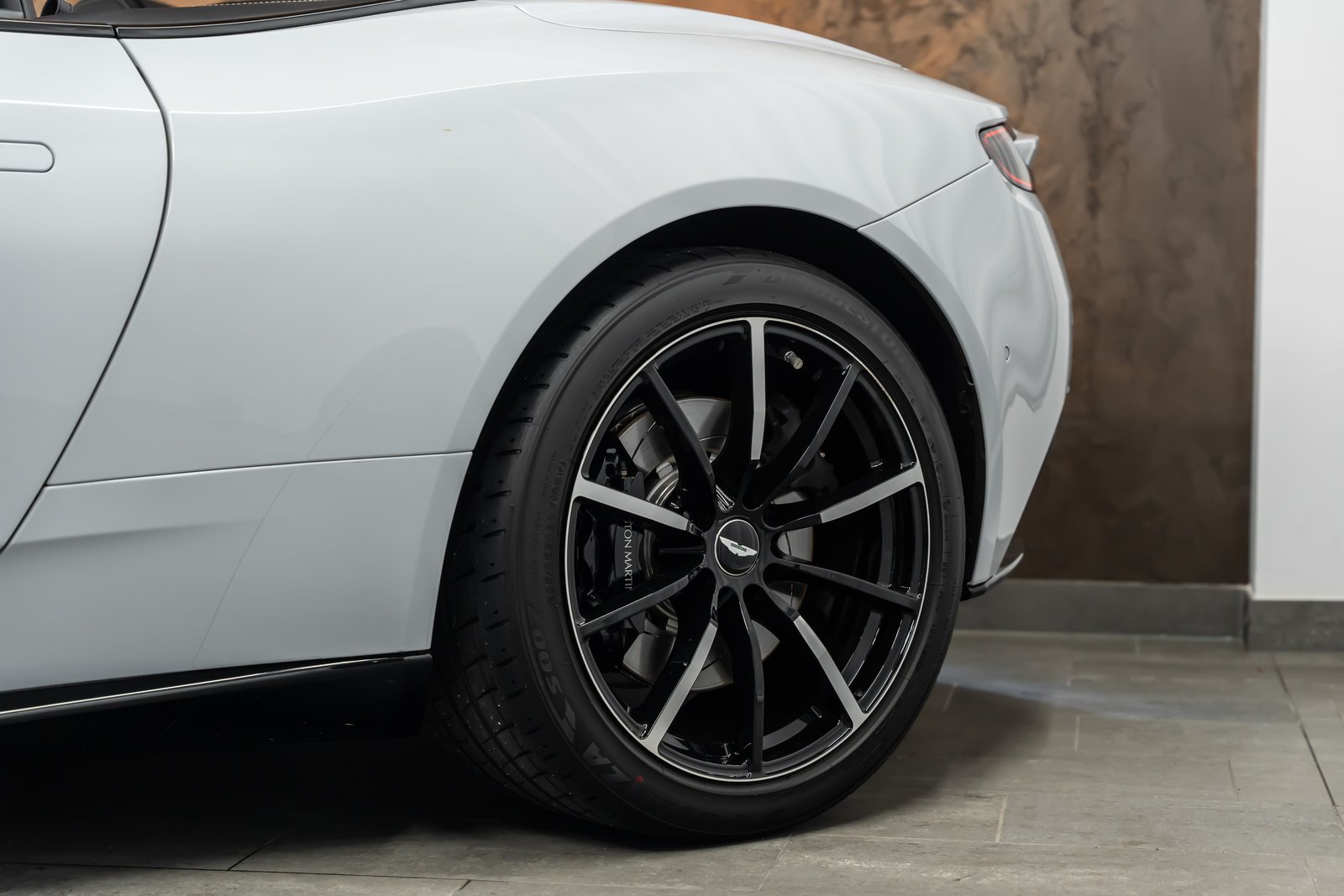 ASTON MARTIN DB11 V8 Volante Touchtronic 3 *Jewellery Satin, Essence, Occasion / Utilisé, Automatique - 4