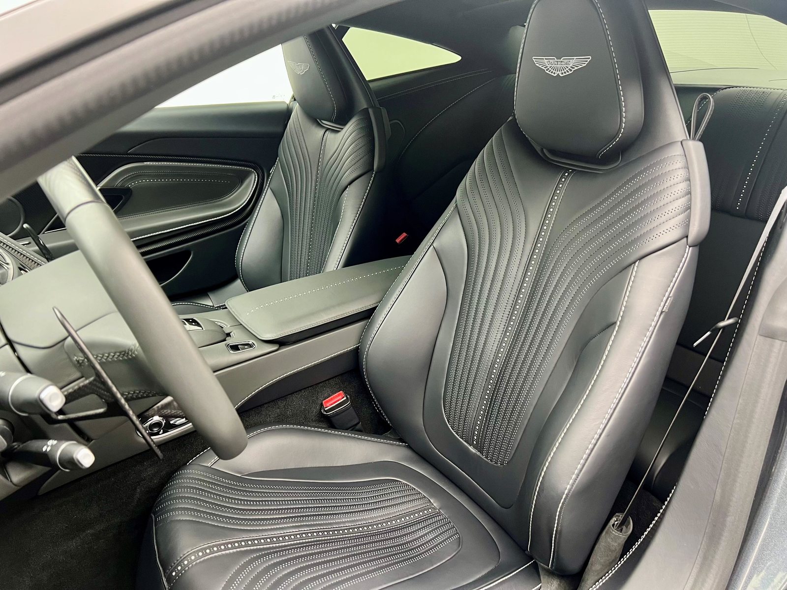 ASTON MARTIN DB11 Coupé 5.2 V12 Bi-Turbo, Benzina, Occasioni / Usate, Automatico - 4