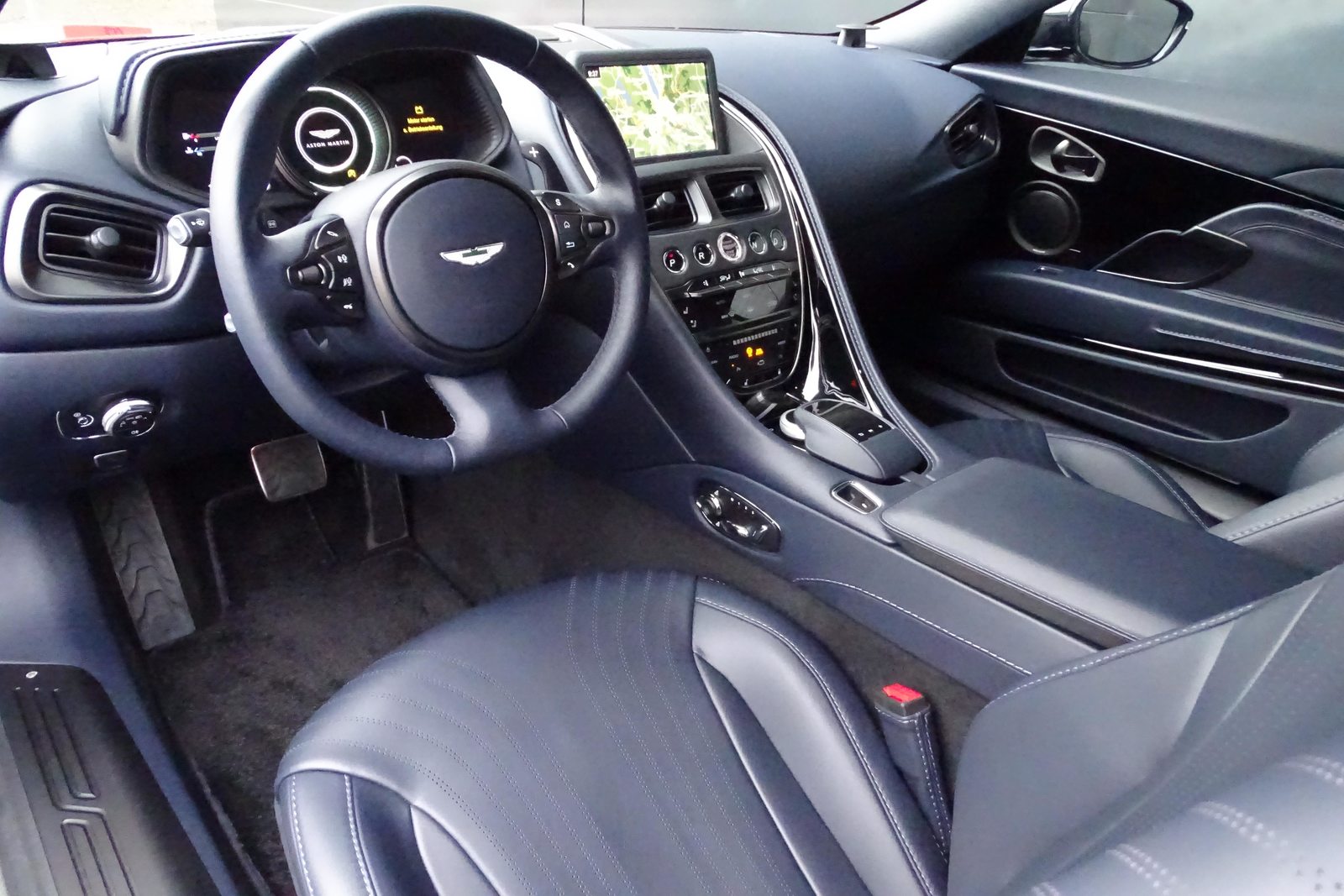 ASTON MARTIN DB11 Coupé 4.0 V8 Bi-Turbo, Benzina, Occasioni / Usate, Automatico - 6