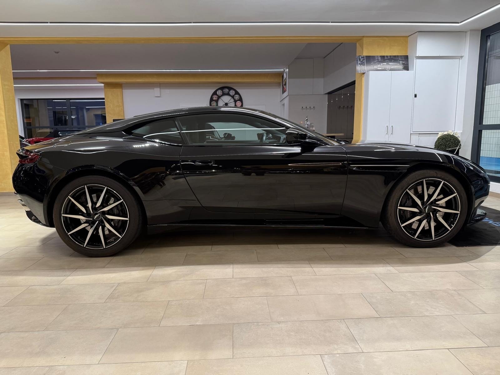ASTON MARTIN DB11 V8 Touchtronic 3, Benzina, Occasioni / Usate, Automatico - 2
