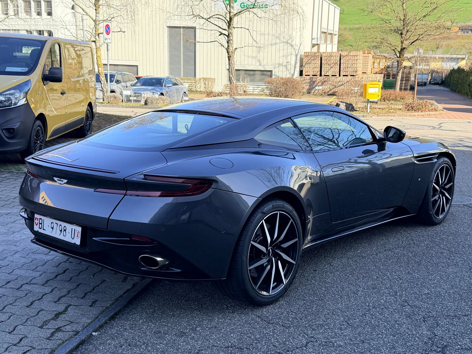 ASTON MARTIN DB11 V12 Touchtronic 3, Benzin, Occasion / Gebraucht, Automatik - 3