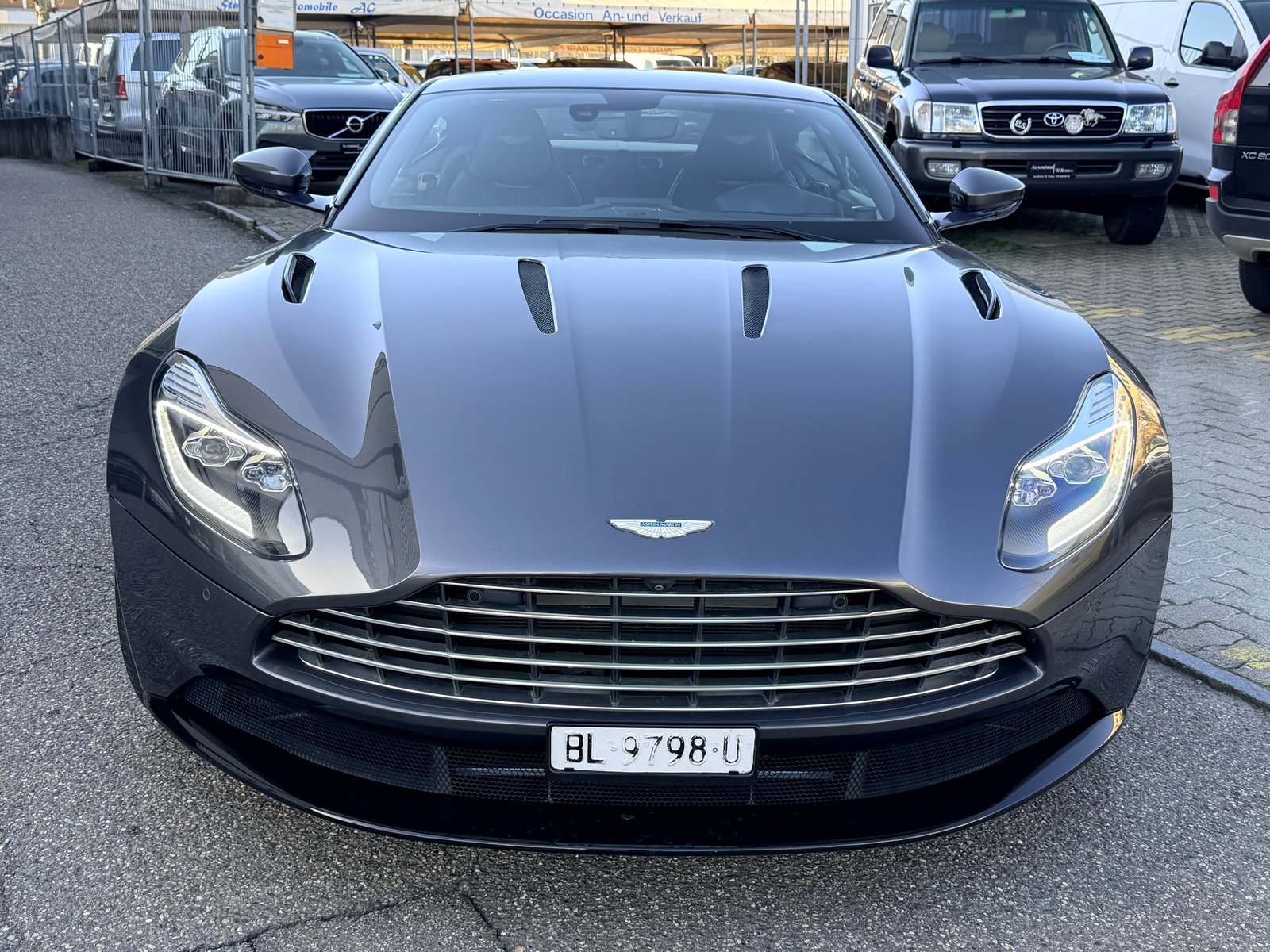 ASTON MARTIN DB11 V12 Touchtronic 3, Benzin, Occasion / Gebraucht, Automatik - 7