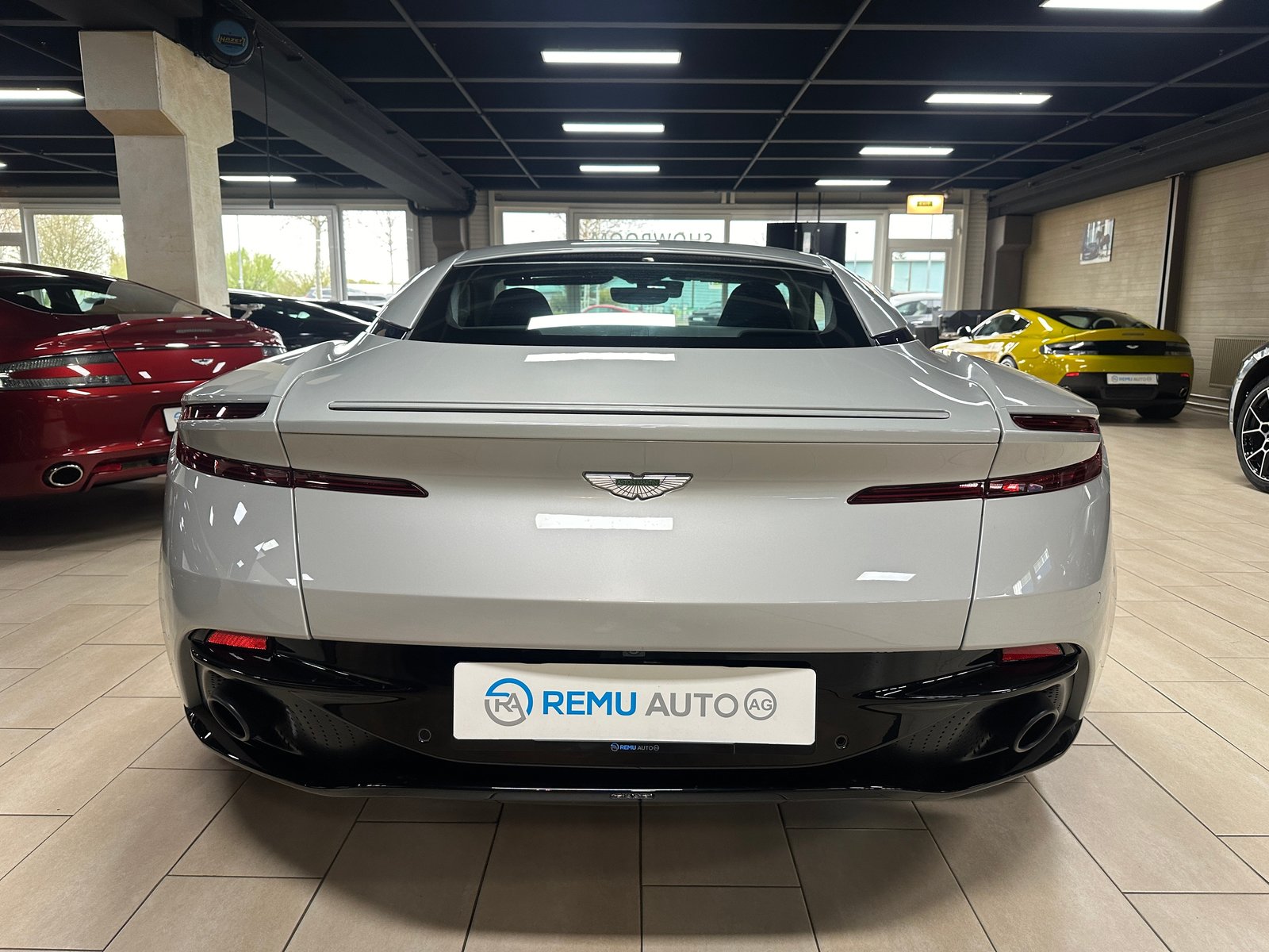 ASTON MARTIN DB11 V12 Launch Edition Touchtronic 3 AMR, Benzin, Occasion / Gebraucht, Automatik - 3