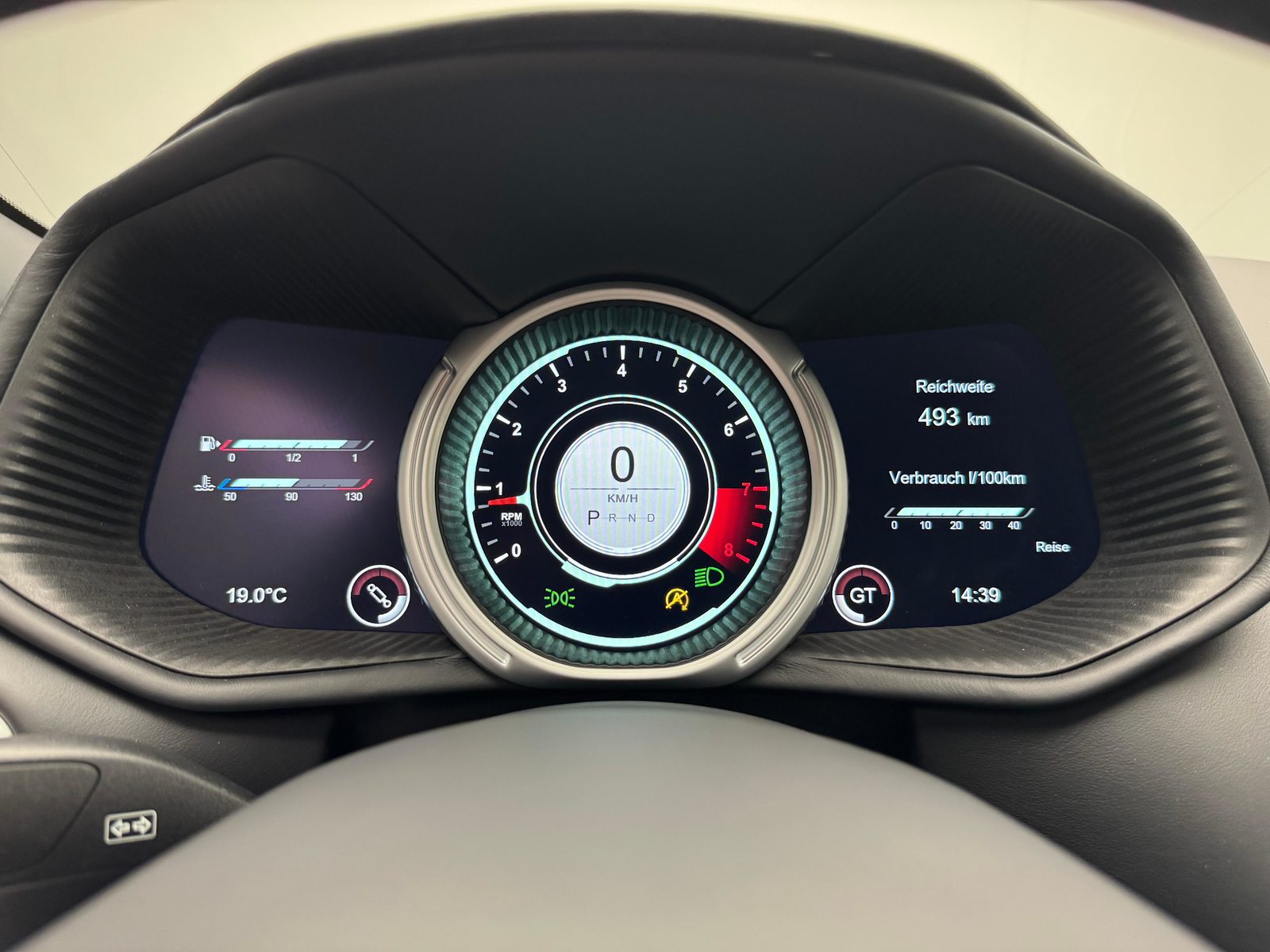 ASTON MARTIN DB11 Coupé 4.0 V8 Bi-Turbo, Benzin, Occasion / Gebraucht, Automatik - 6