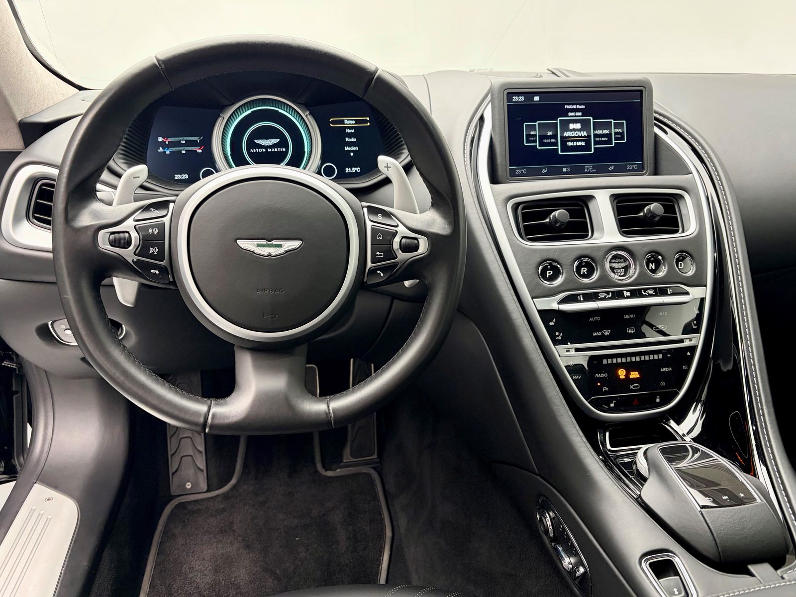 ASTON MARTIN DB11 Coupé 4.0 V8 Bi-Turbo, Petrol, Second hand / Used, Automatic - 4