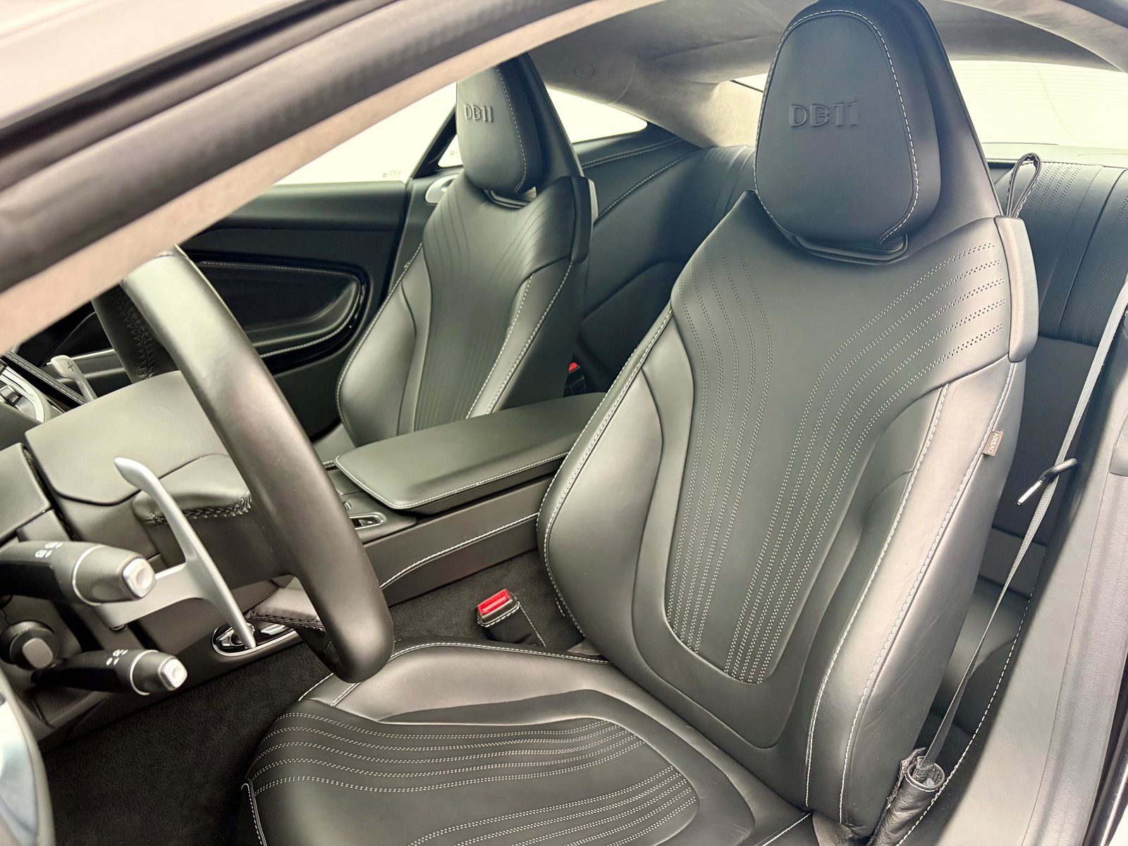 ASTON MARTIN DB11 Coupé 4.0 V8 Bi-Turbo, Petrol, Second hand / Used, Automatic - 7