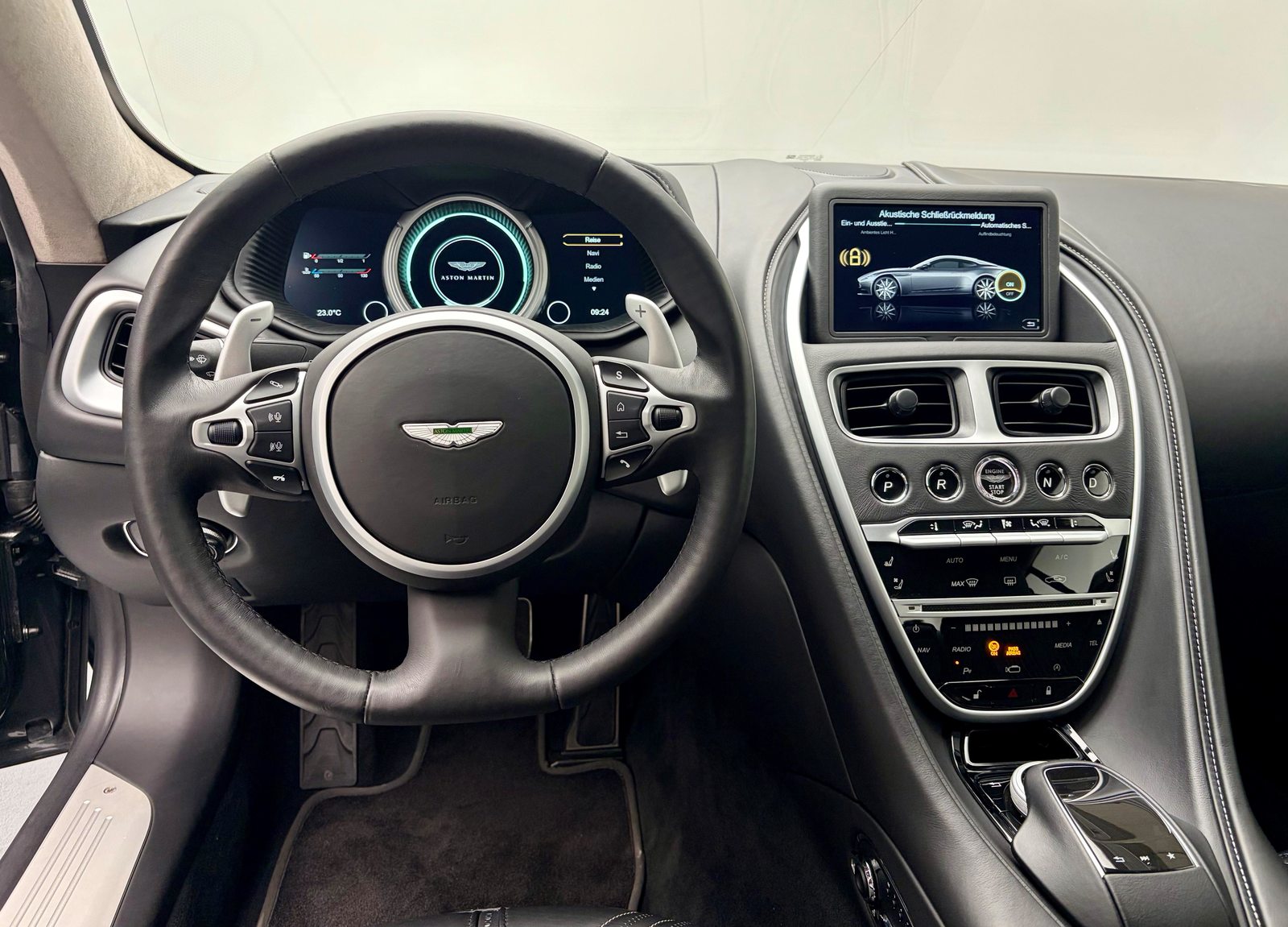 ASTON MARTIN DB11 Coupé 4.0 V8 Bi-Turbo, Essence, Occasion / Utilisé, Automatique - 5