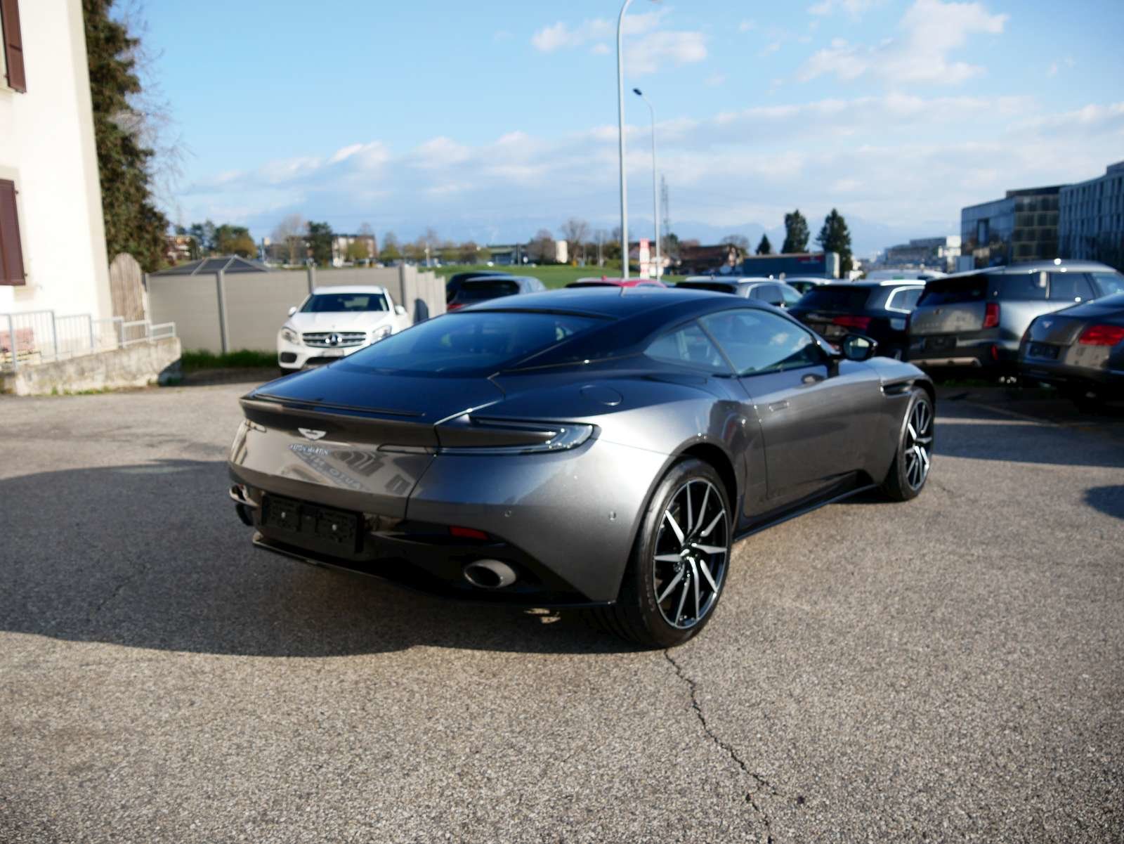 ASTON MARTIN DB11 V8 Touchtronic 3, Benzin, Occasion / Gebraucht, Automatik - 4