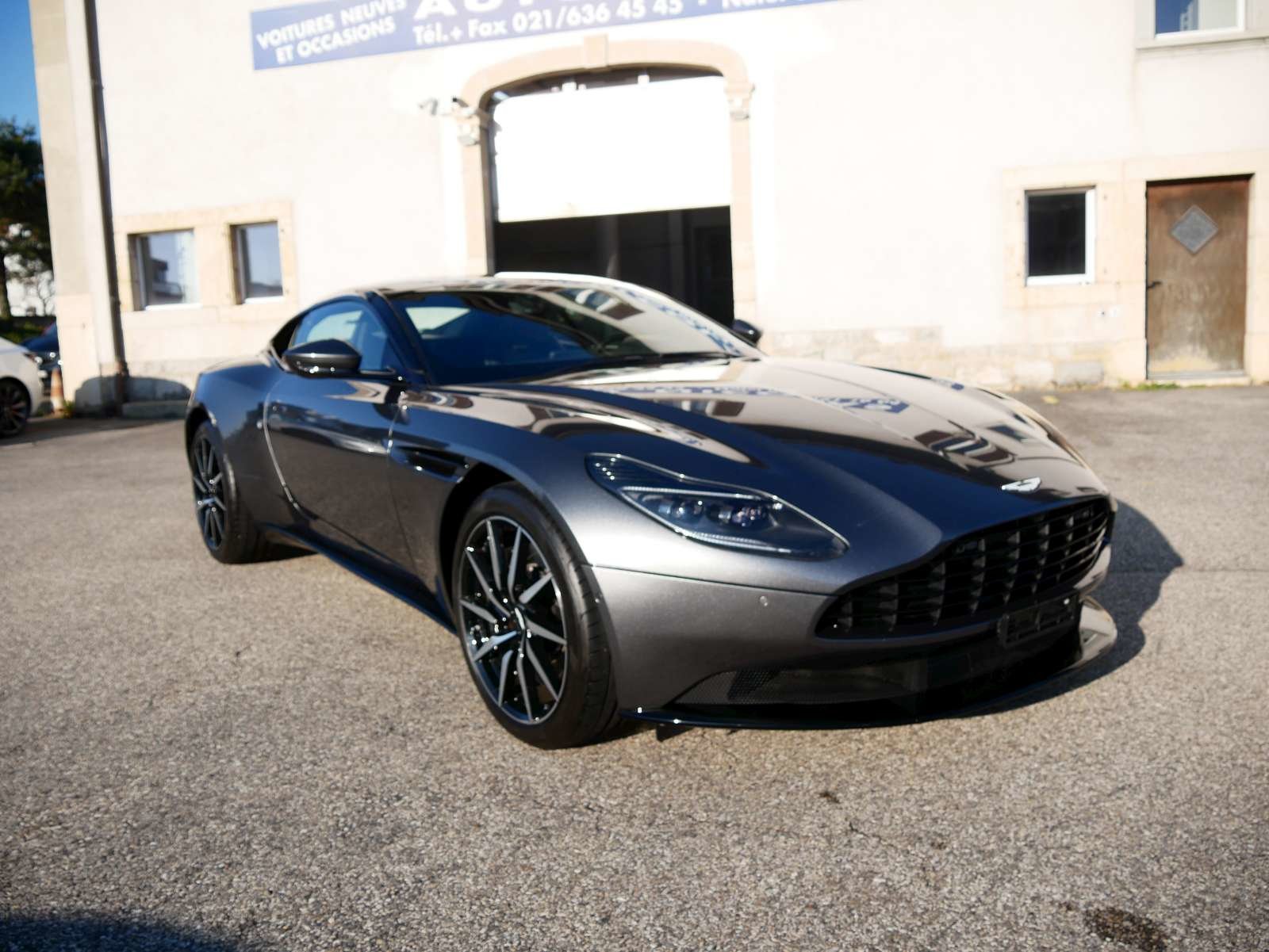 ASTON MARTIN DB11 V8 Touchtronic 3, Benzin, Occasion / Gebraucht, Automatik - 6