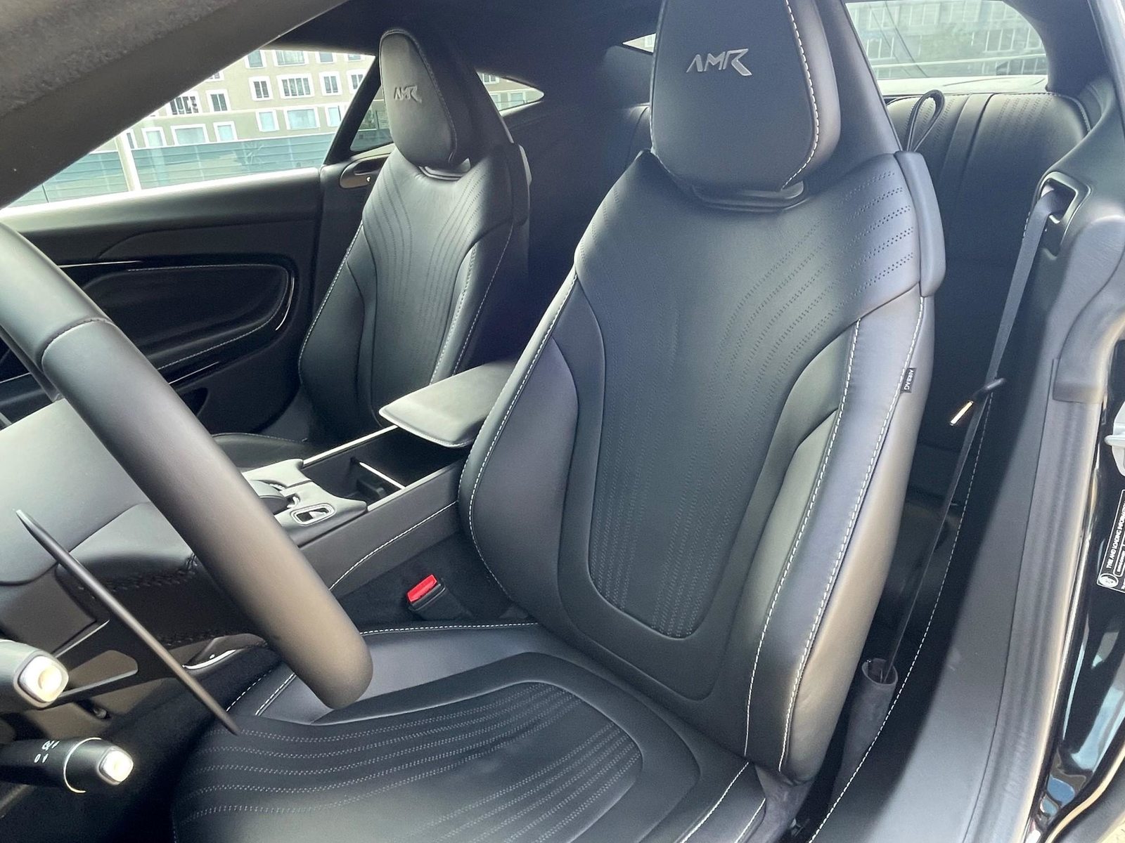 ASTON MARTIN DB11 Coupé 5.2 V12 Bi-Turbo AMR, Benzin, Occasion / Gebraucht, Automatik - 7